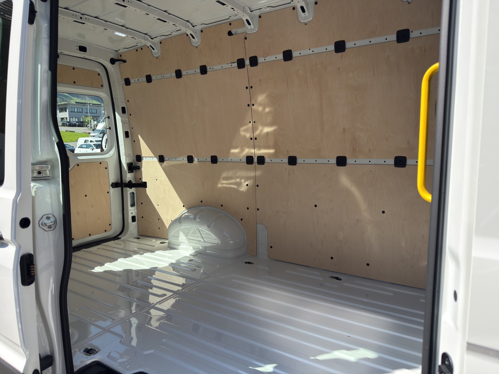 VW Crafter 35 2.0 TDI L3 HD A-image-10