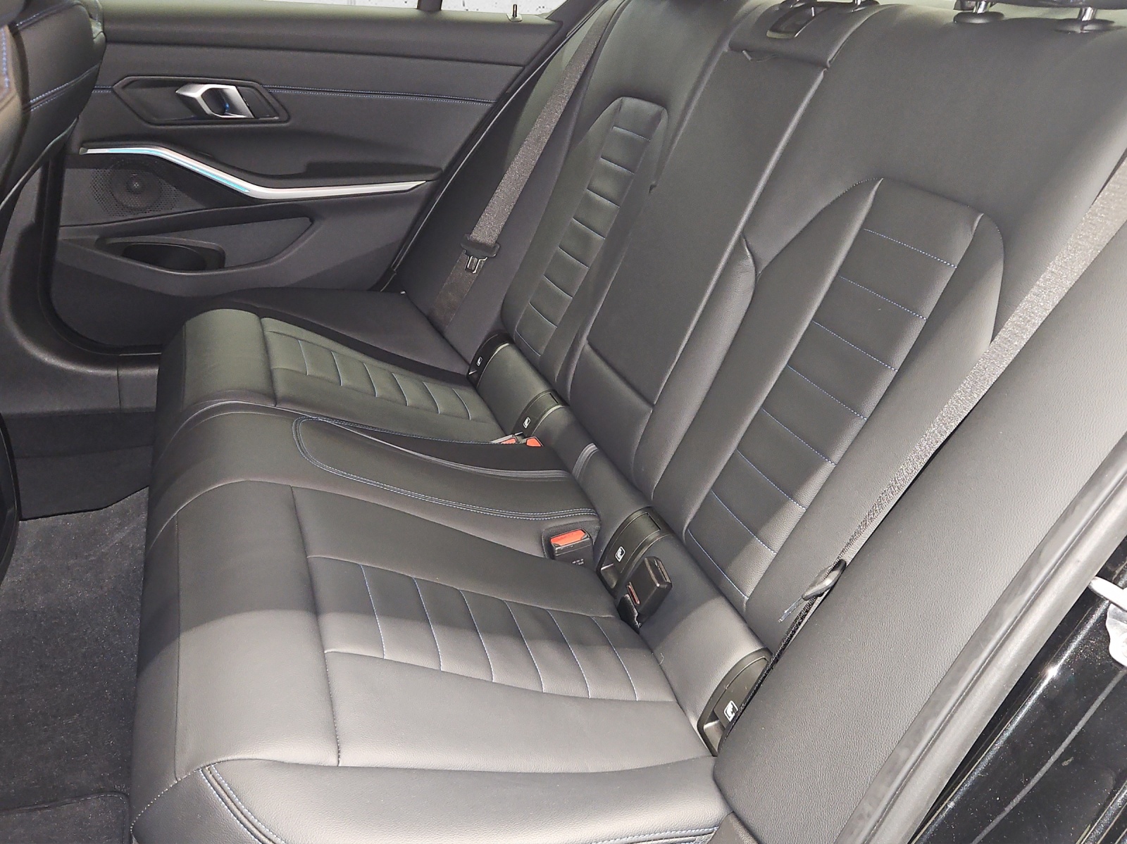 BMW 320d xDrive M Sport 48V-image-10