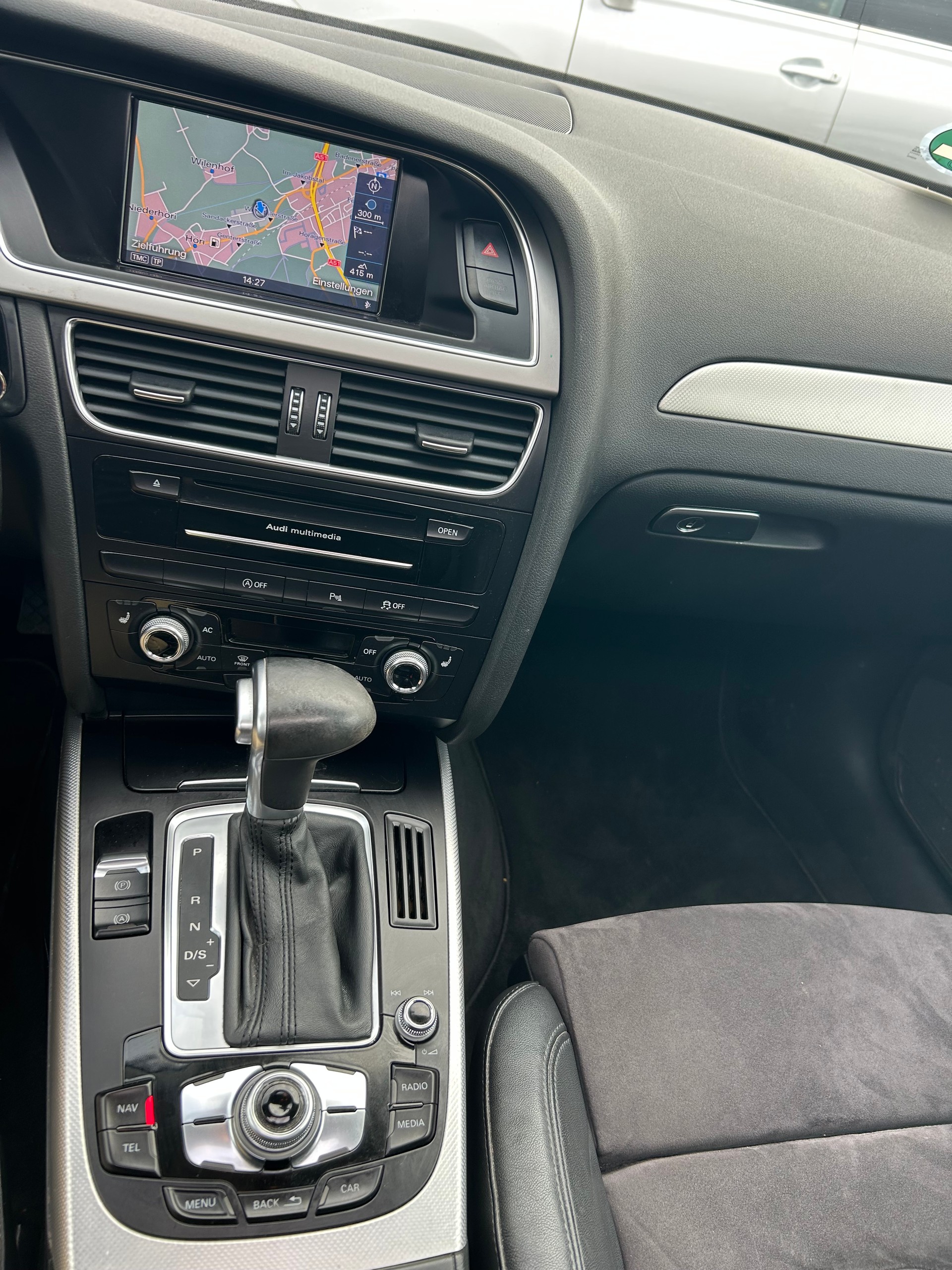 AUDI A4 allroad 2.0 TFSI quattro S-tronic-image-15