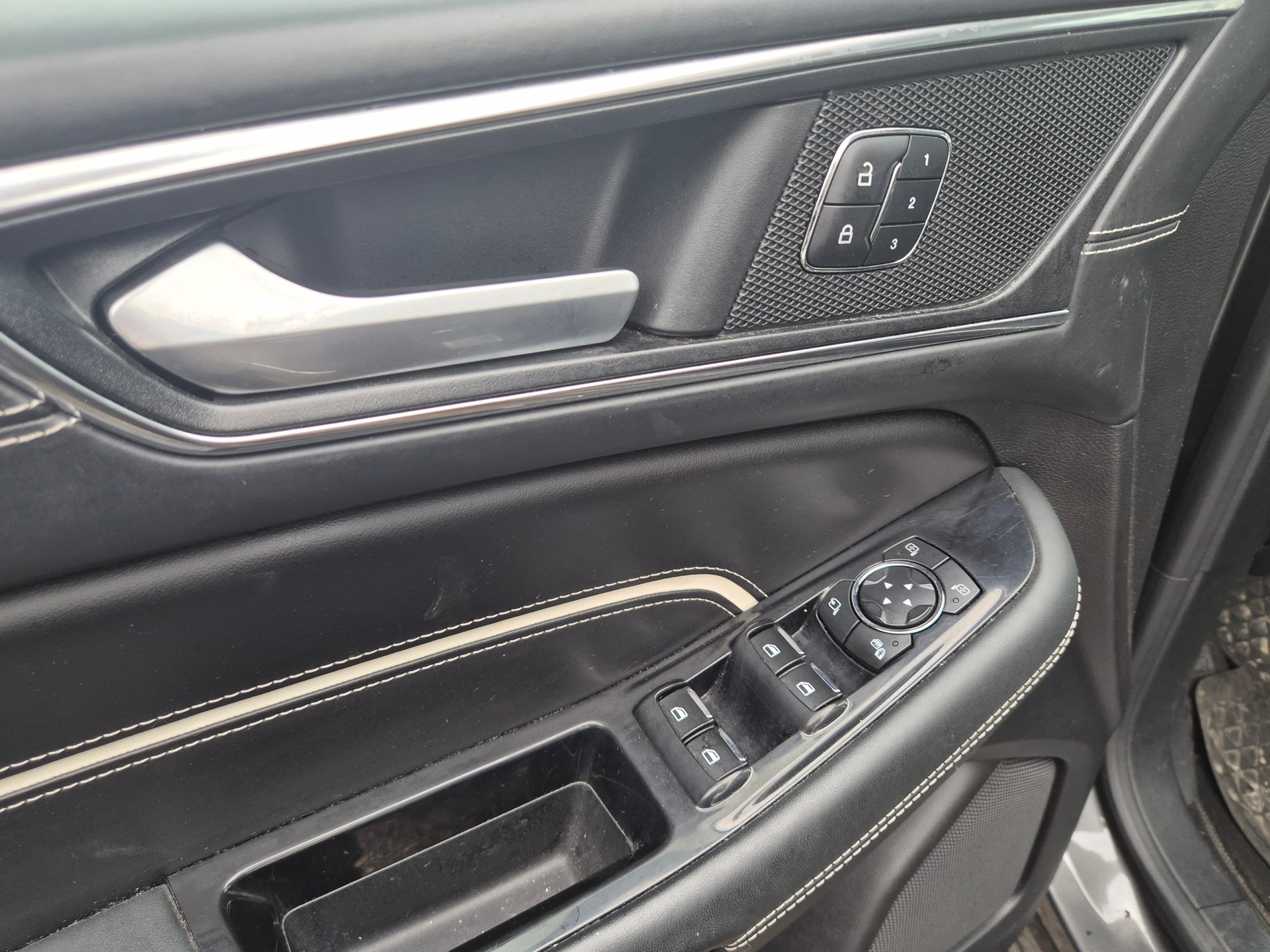 FORD S-Max 2.0 TDCi Vignale AWD PowerShift-image-10