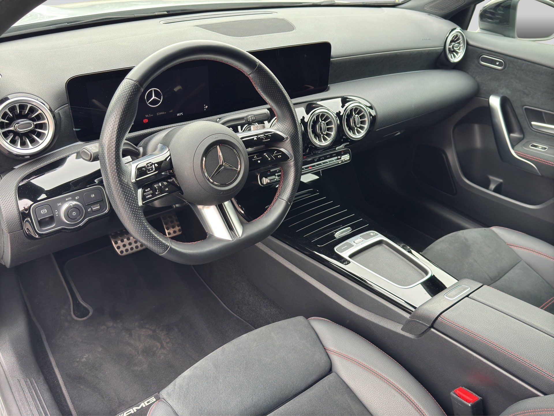 MERCEDES-BENZ A 200 AMG Night 7G-DCT-image-6
