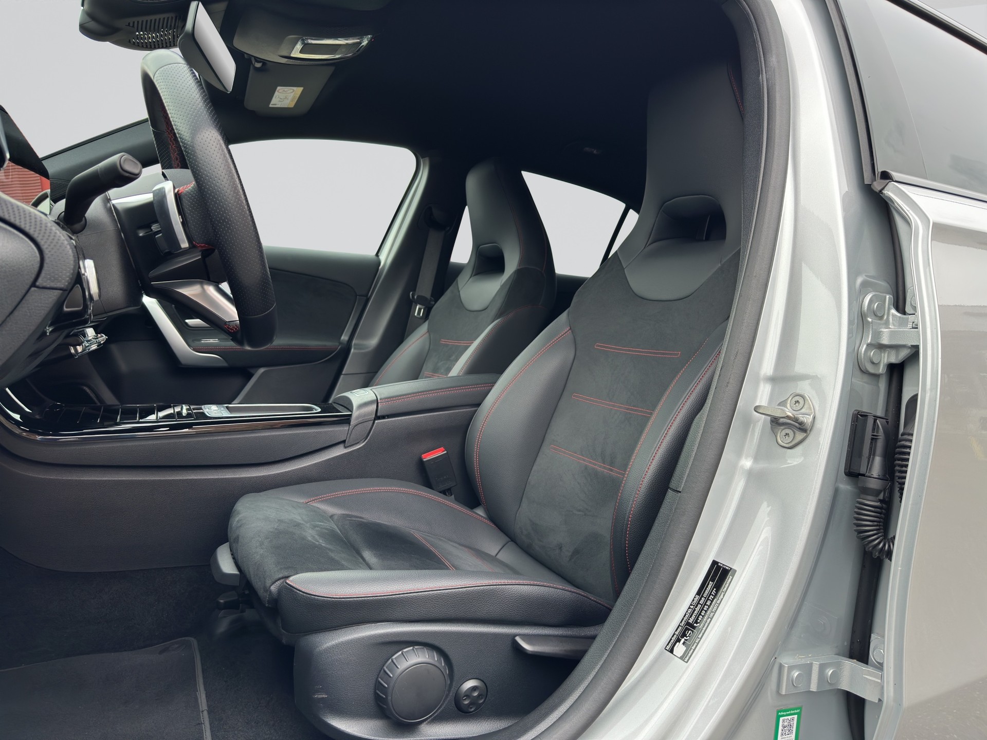 MERCEDES-BENZ A 200 AMG Night 7G-DCT-image-5