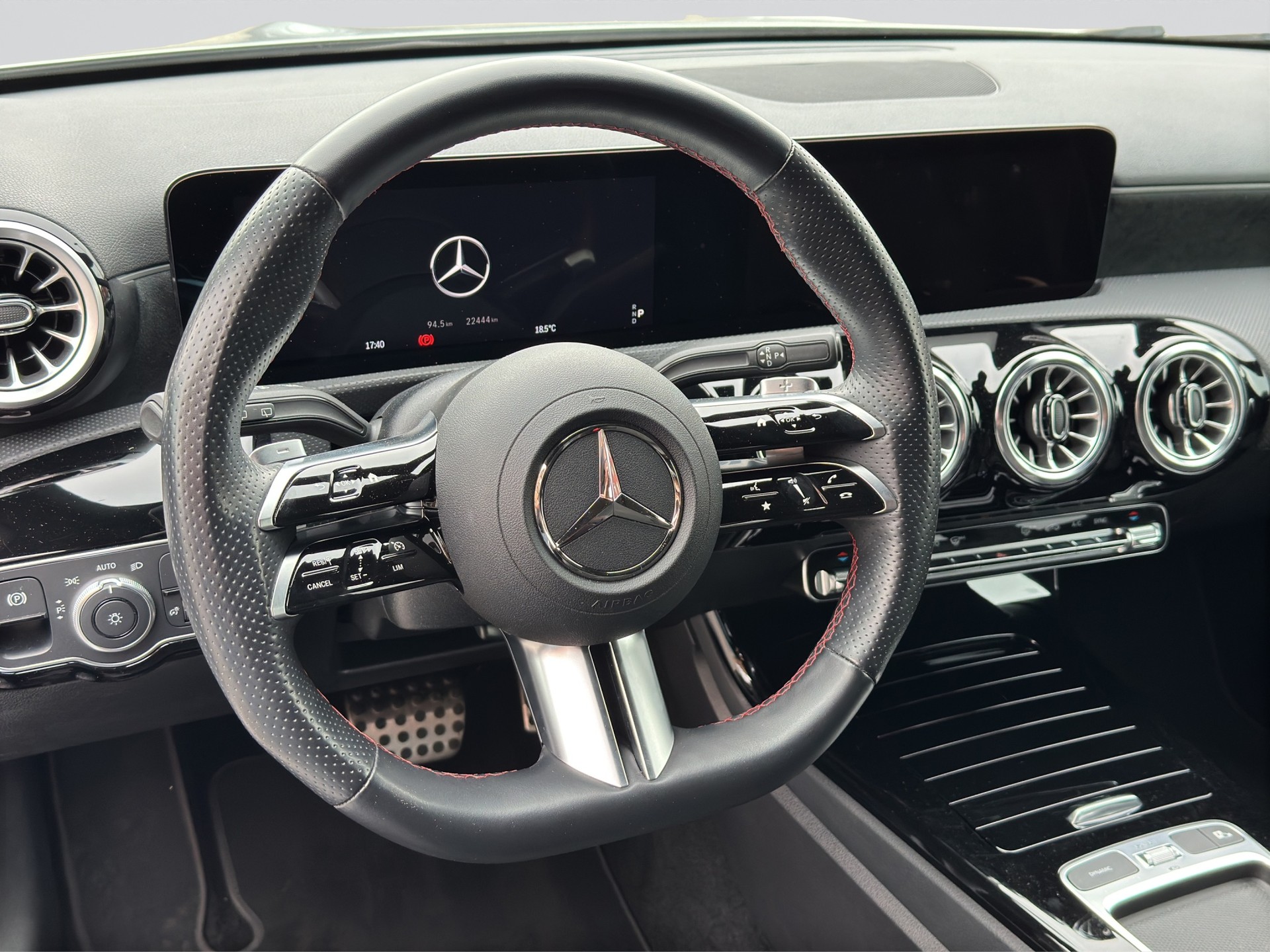MERCEDES-BENZ A 200 AMG Night 7G-DCT-image-9