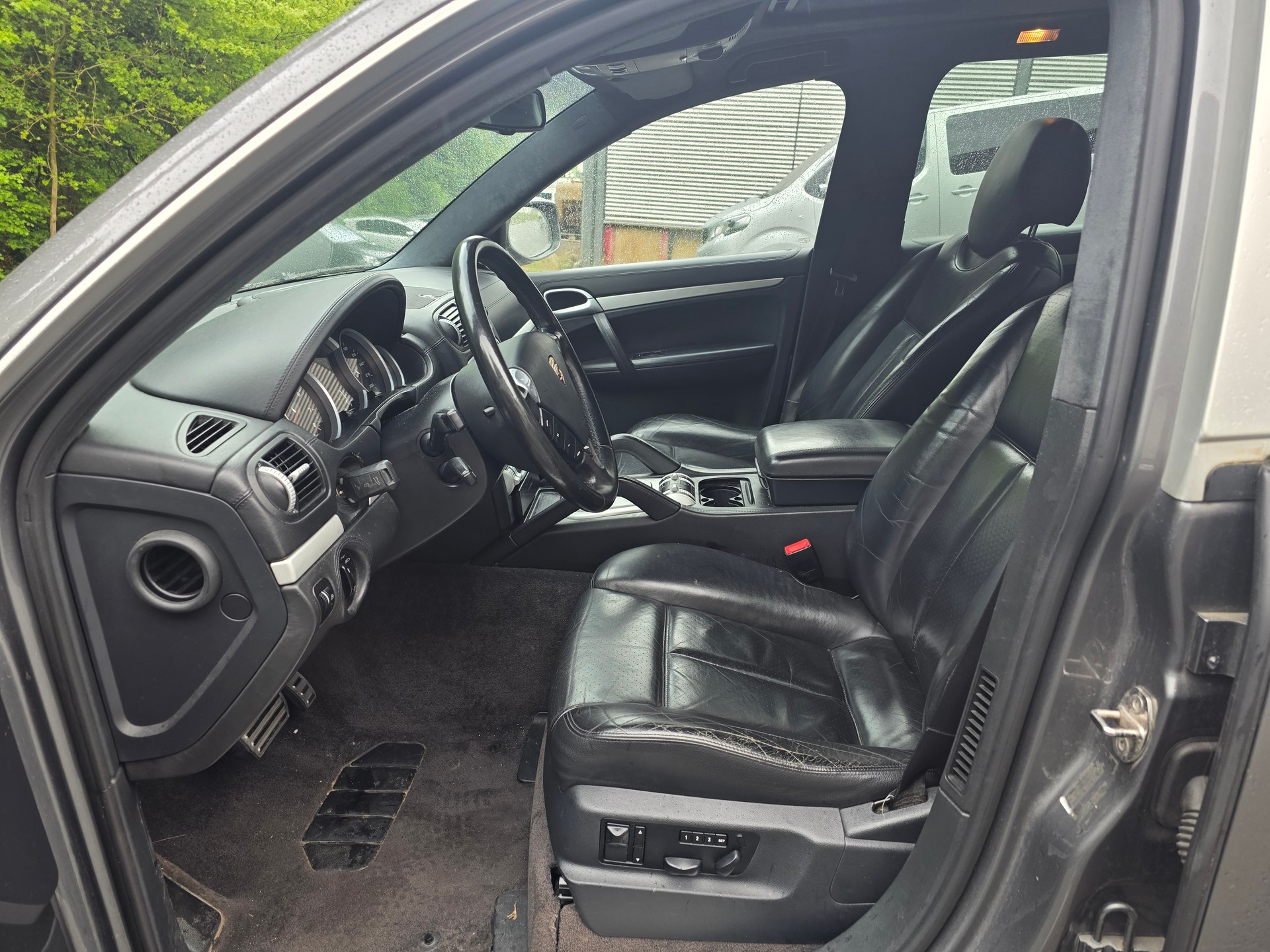 PORSCHE Cayenne Turbo-image-6