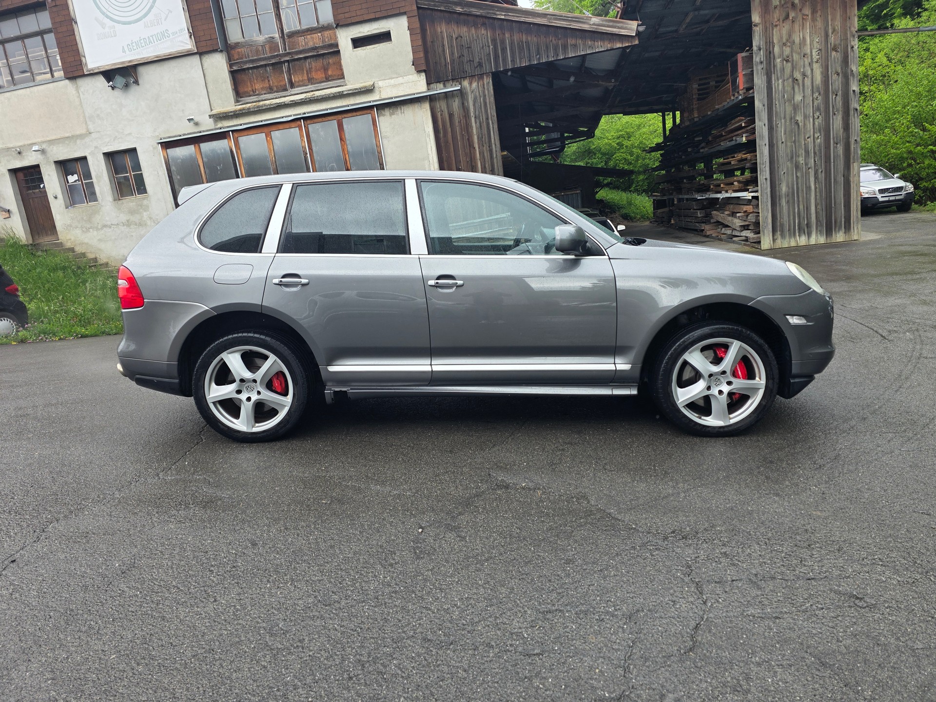 PORSCHE Cayenne Turbo-image-2