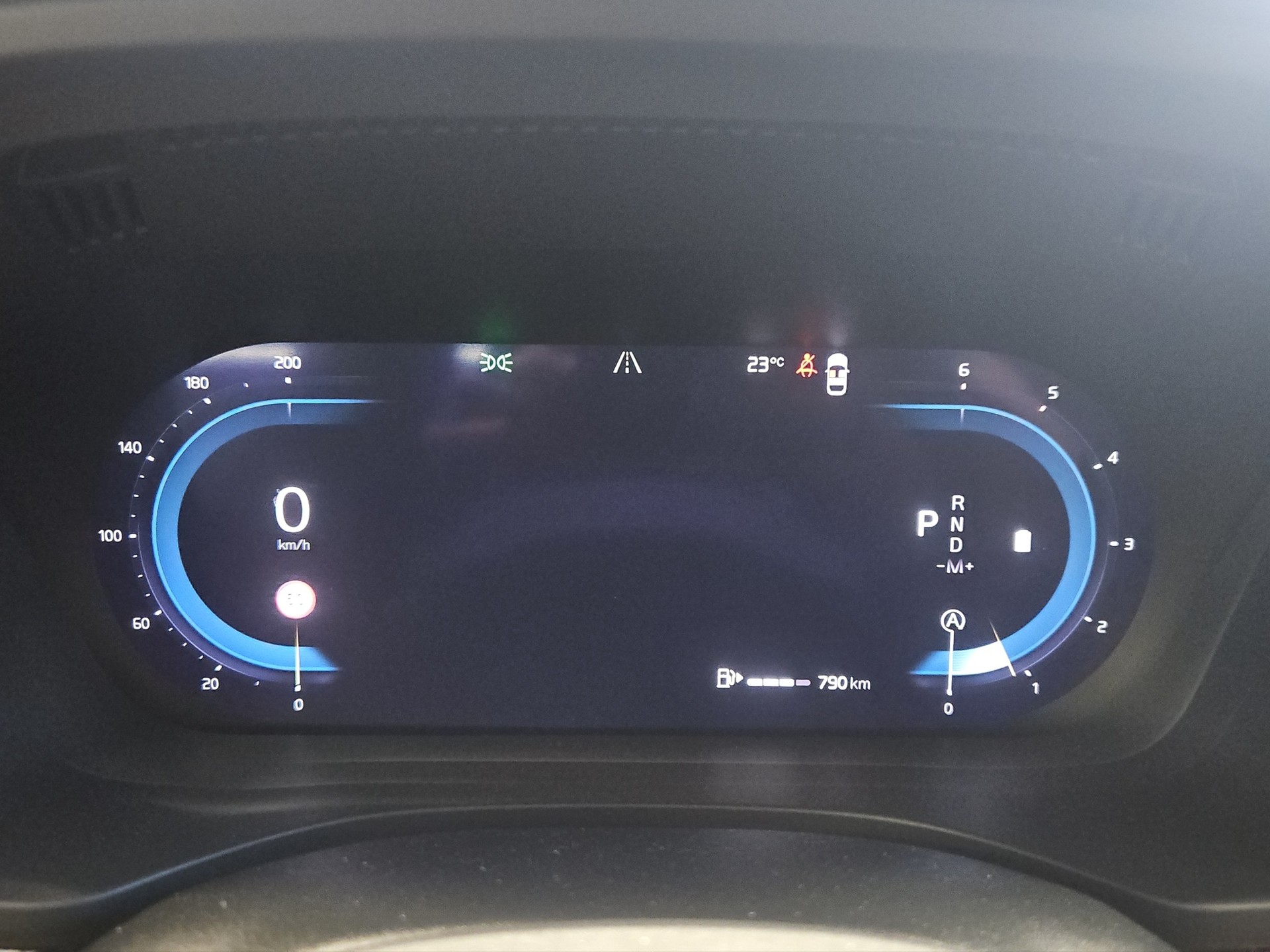 VOLVO XC60 2.0 B4 MH Ultimate Dark AWD-image-13