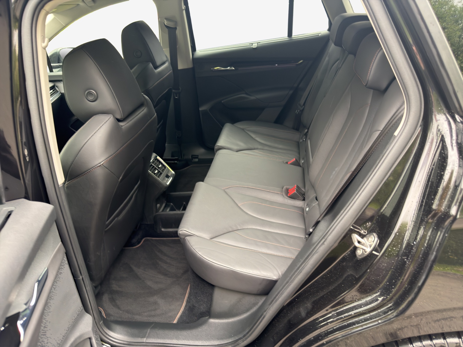 SKODA Enyaq iV 80x-image-12