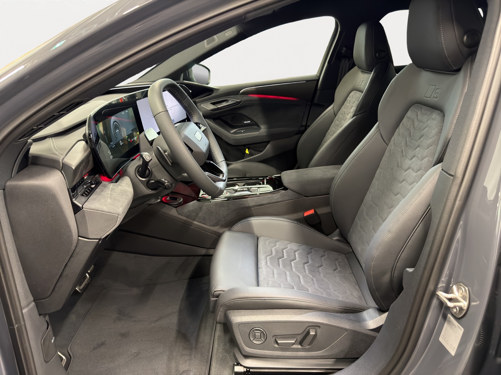 AUDI A6 Avant e-tron quattro 428PS-image-4