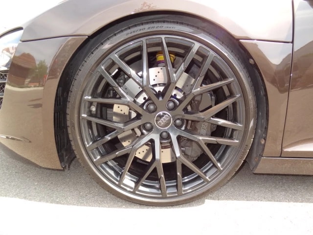 AUDI R8 Spyder 4.2 R-Tronic-showroom-element-2