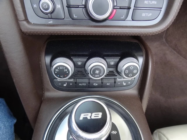 AUDI R8 Spyder 4.2 R-Tronic-image-15