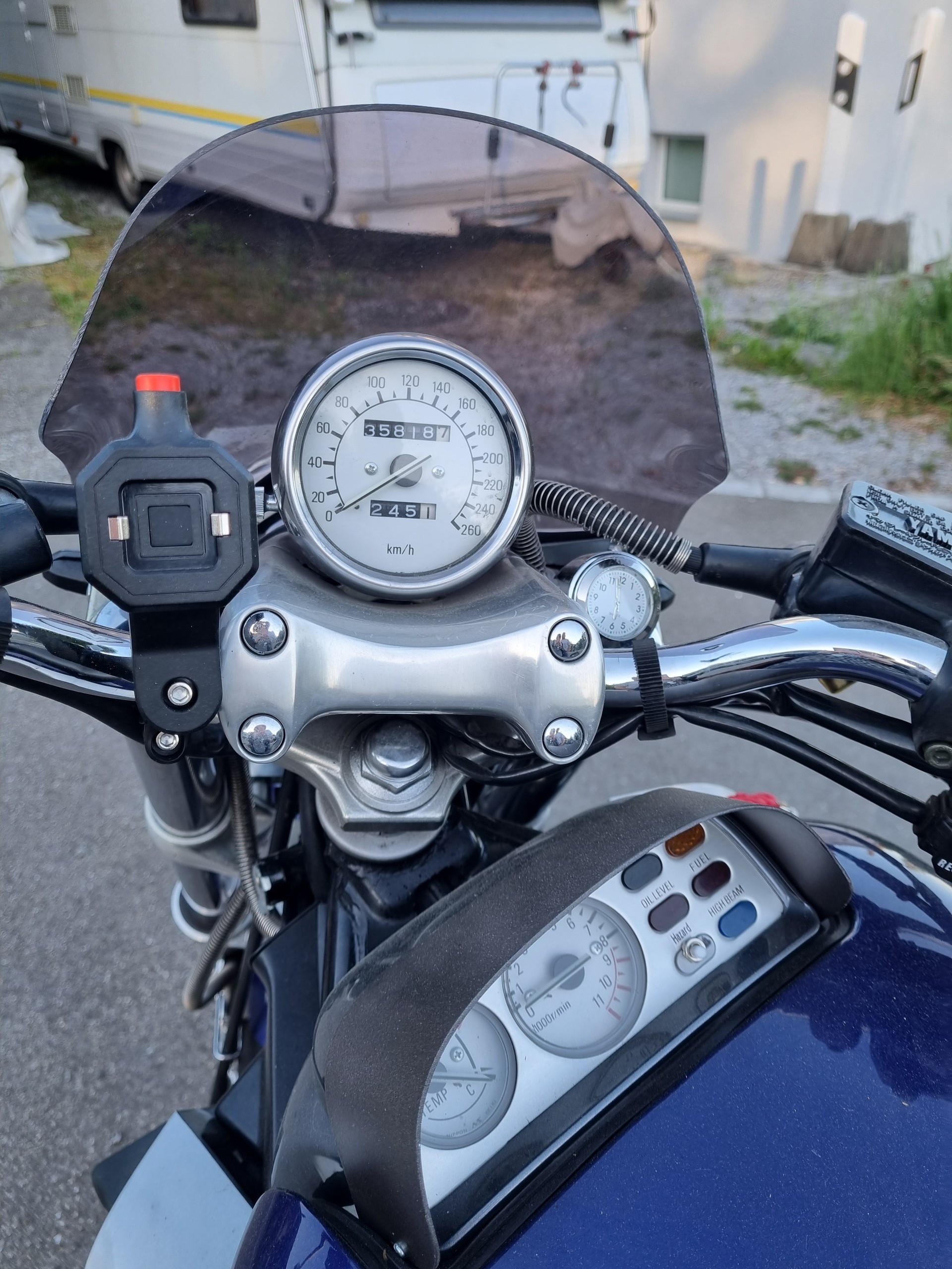 YAMAHA V-Max VMX 1200-image-4
