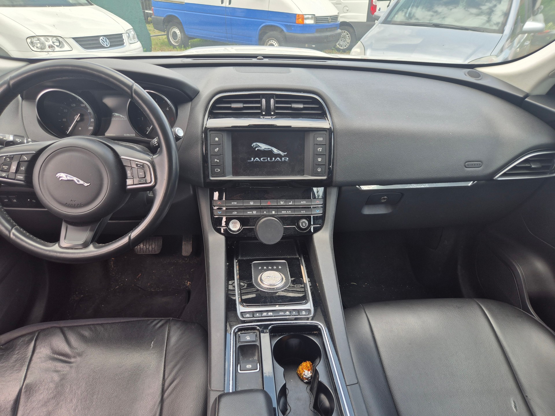 JAGUAR F-Pace 2.0d Portfolio AWD Automatik-image-9