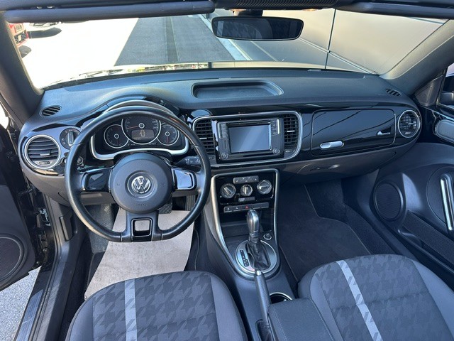VW Beetle Cabriolet 1.2 TSI BMT Design DSG-image-7