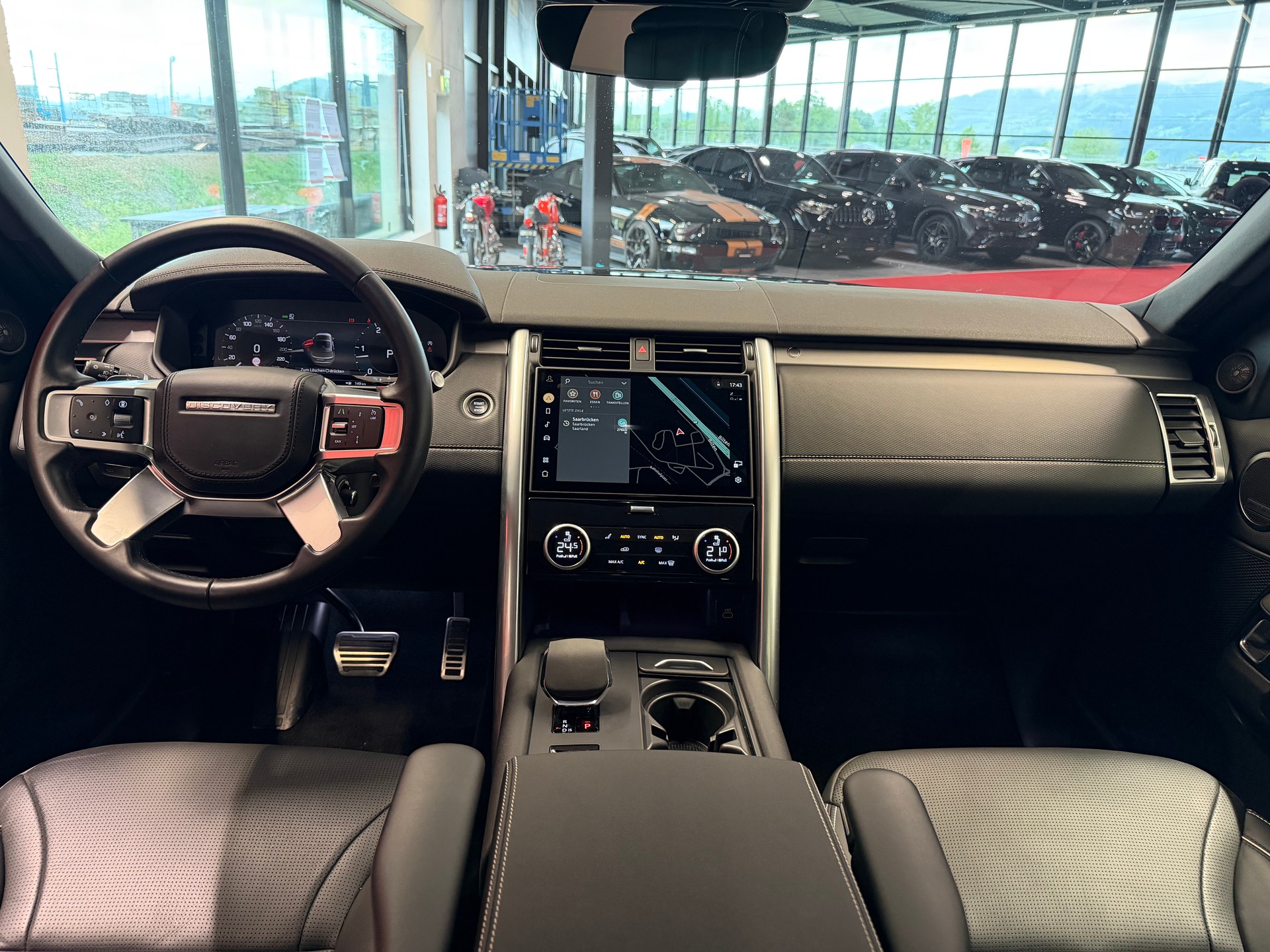 LAND ROVER Discovery 3.0D I6 300 R-Dynamic HSE AWD Automatic-image-27
