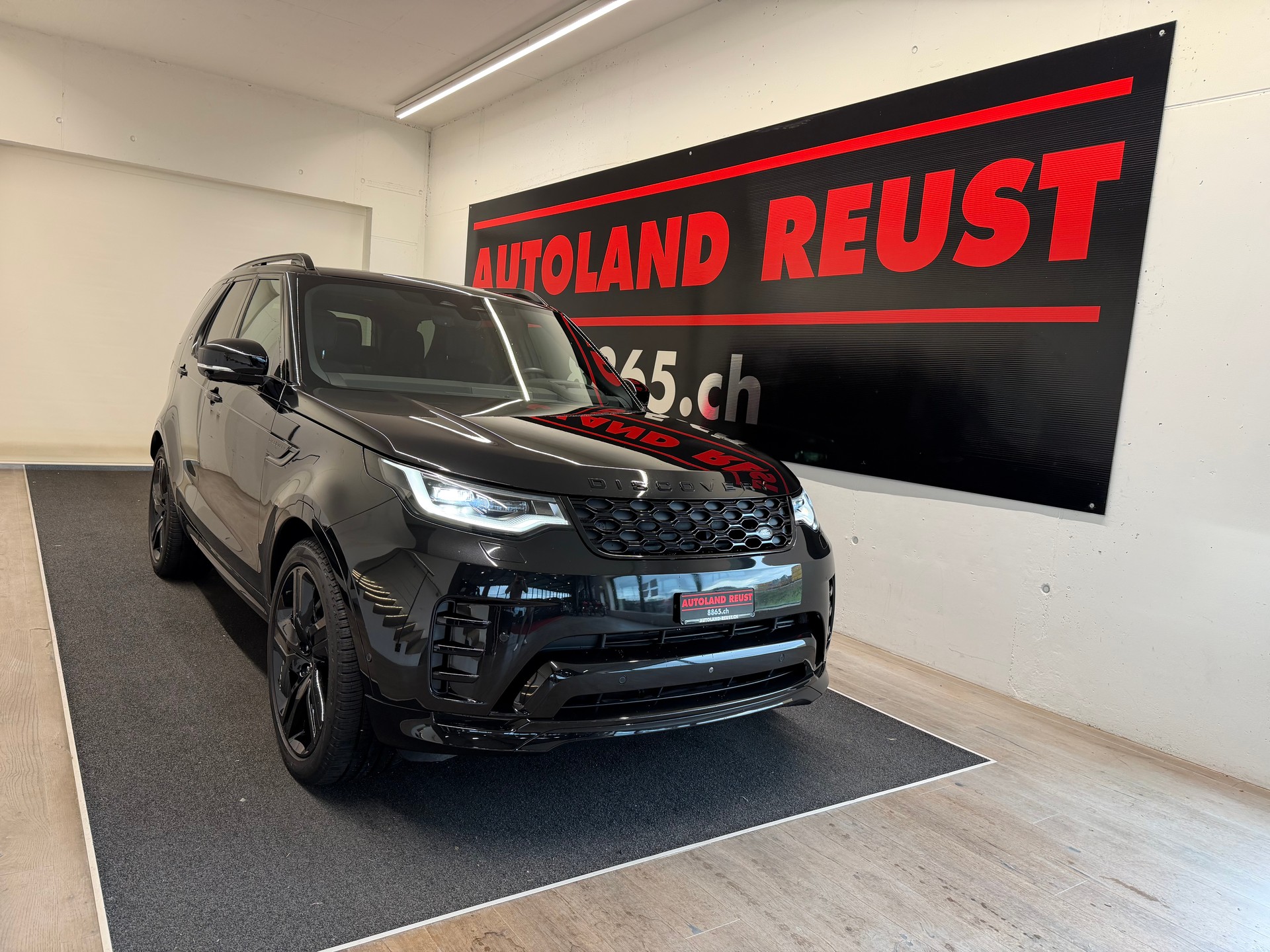 LAND ROVER Discovery 3.0D I6 300 R-Dynamic HSE AWD Automatic
