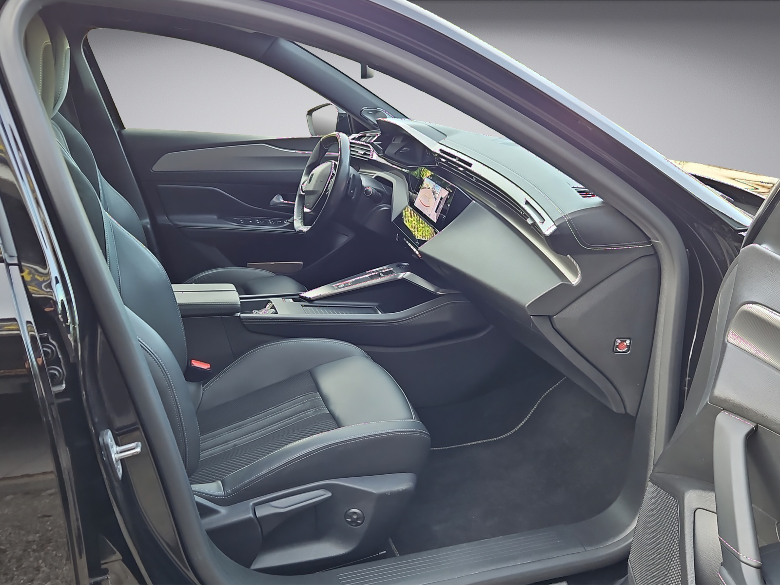 PEUGEOT 308 1.2 Pure Tech GT EAT8-image-11