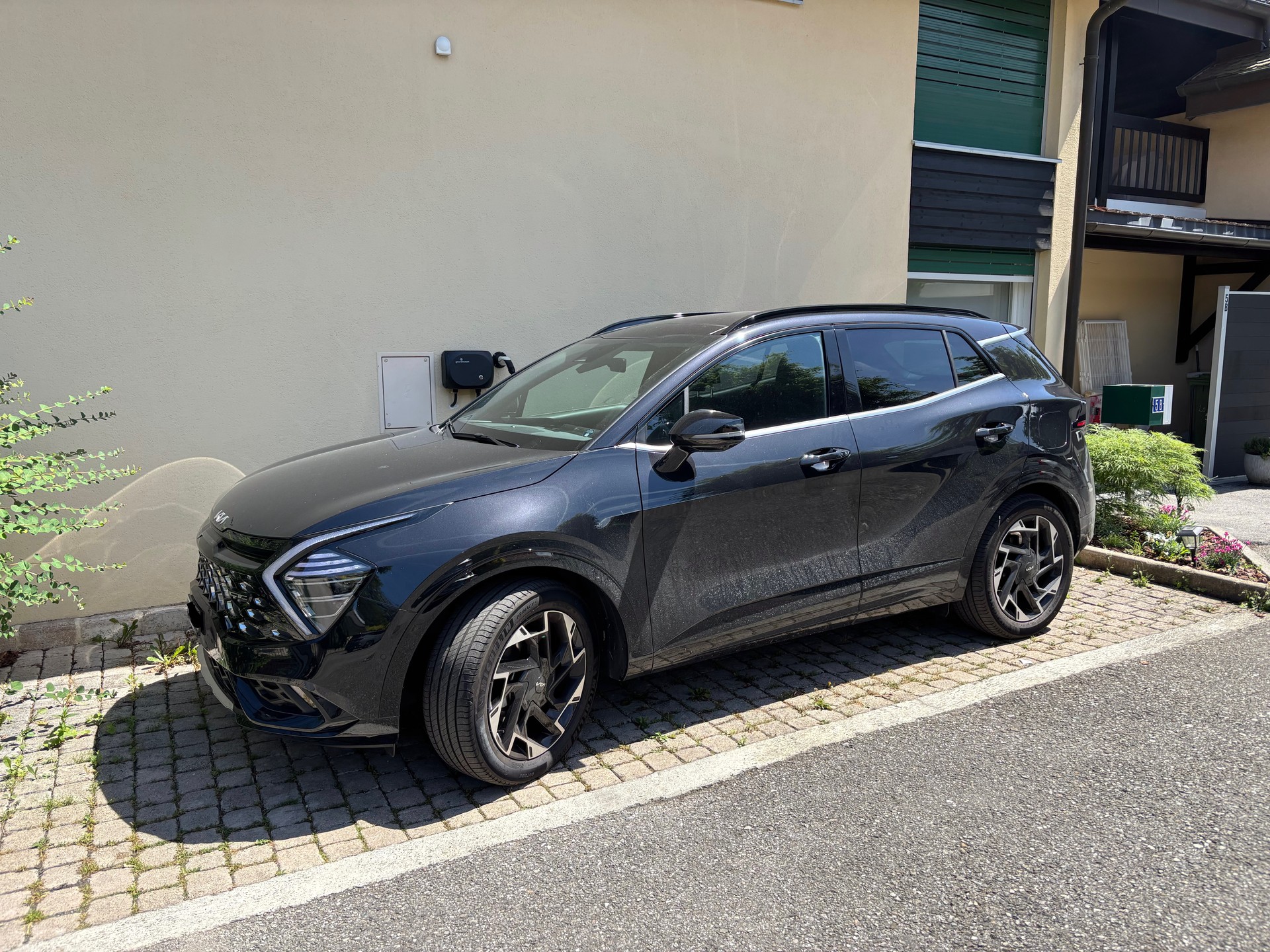 KIA 1.6 T-GDi PHEV GT-Line-image-1