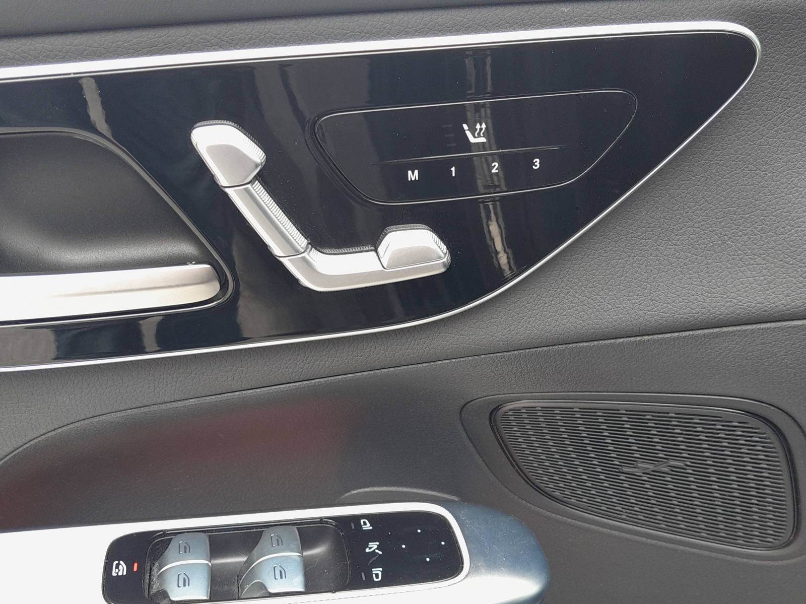 MERCEDES-BENZ GLC 300 de 4Matic 9G-Tronic-image-13