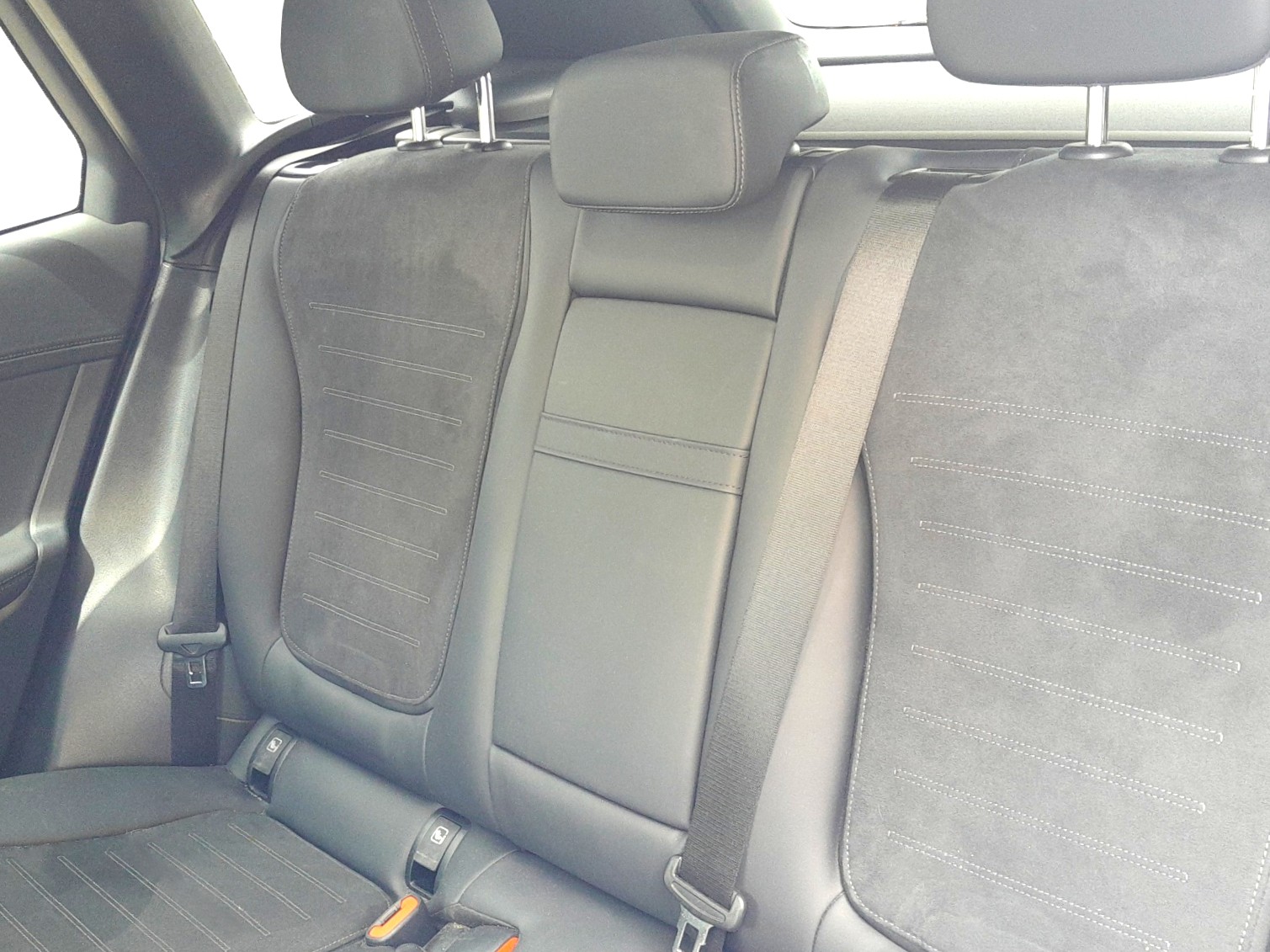 MERCEDES-BENZ GLC 300 de 4Matic 9G-Tronic-image-11