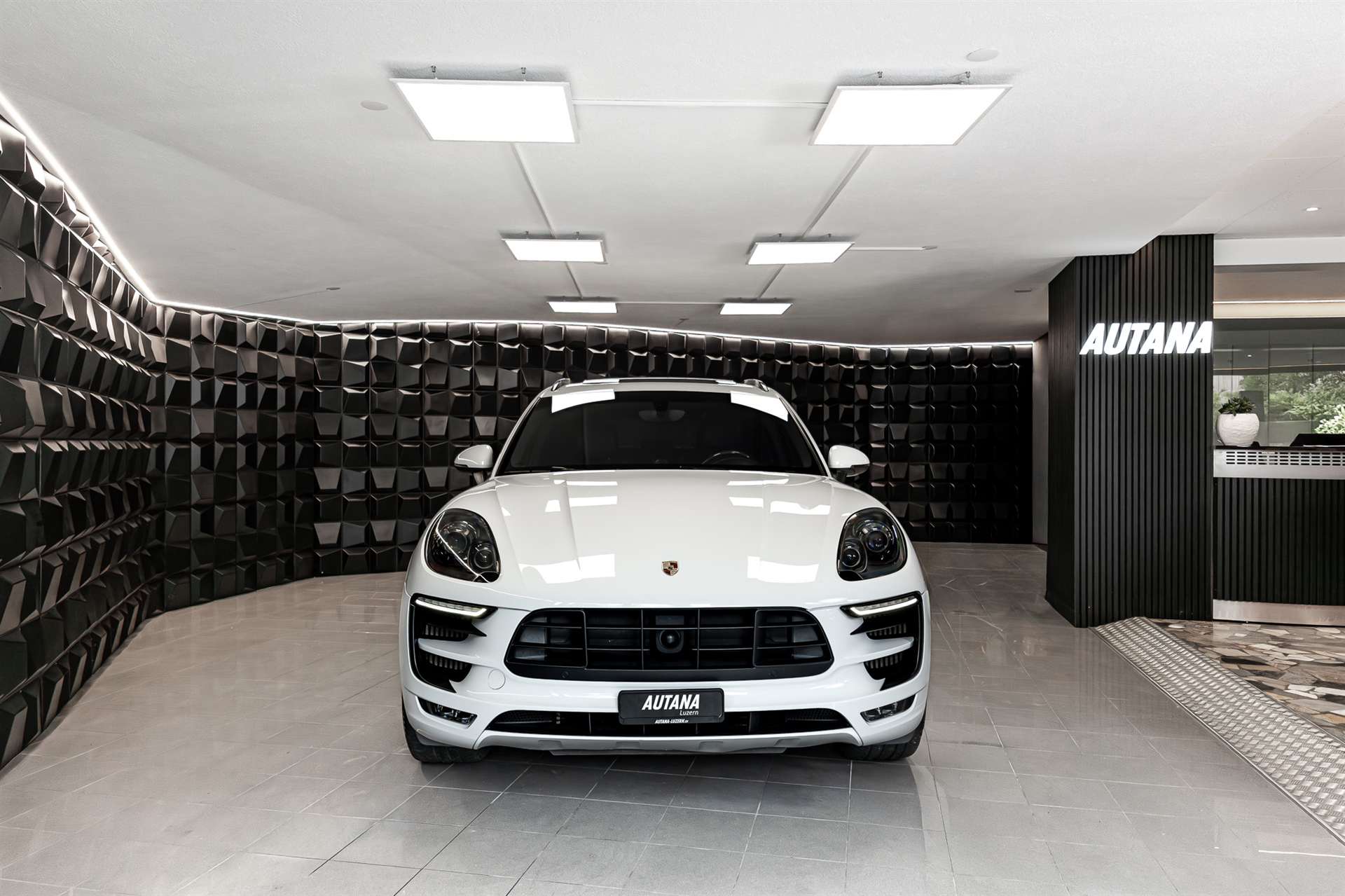 PORSCHE Macan S PDK-image-3