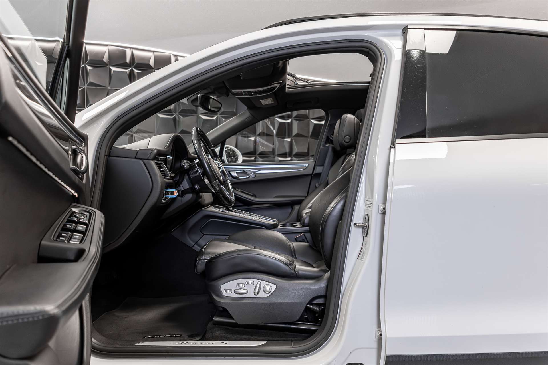 PORSCHE Macan S PDK-image-13