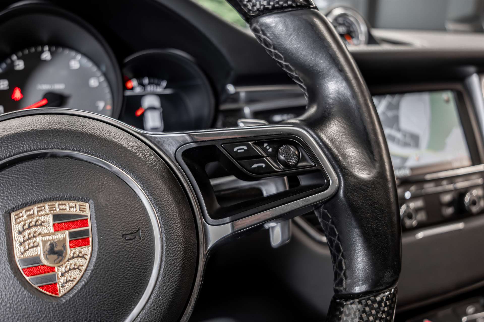 PORSCHE Macan S PDK-image-10