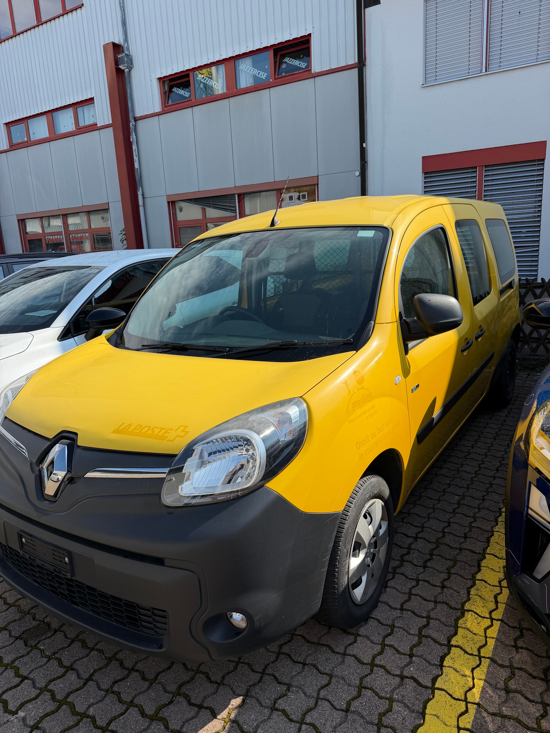 RENAULT Kangoo Maxi Z.E. 33 R60 Access Pack Mod .Rechtslenker Fahrzeug 2 pl.-image-1