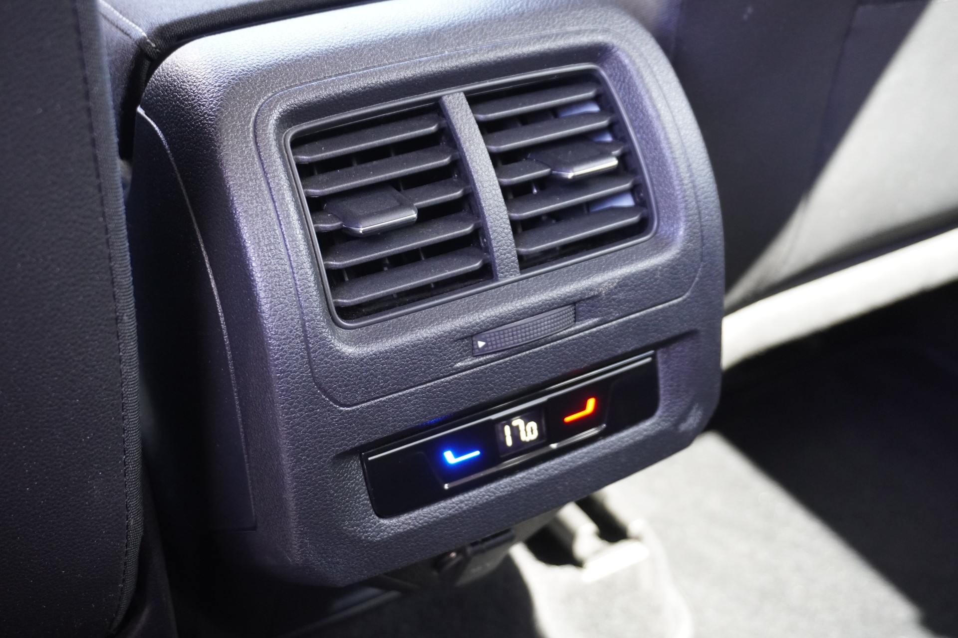 VW Touran 2.0 TDI BlueMotion Technology Highline DSG-image-13