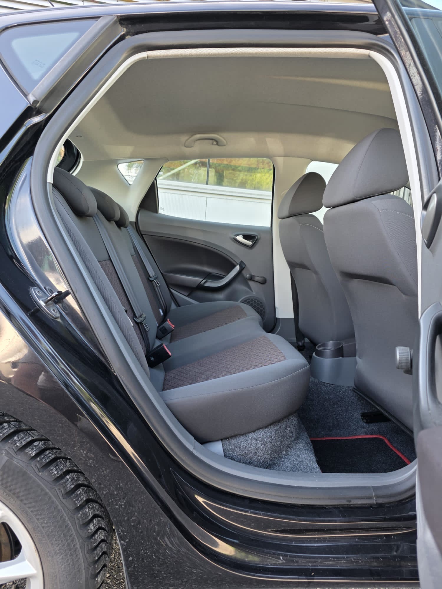 SEAT Ibiza 1.4 Reference-image-9