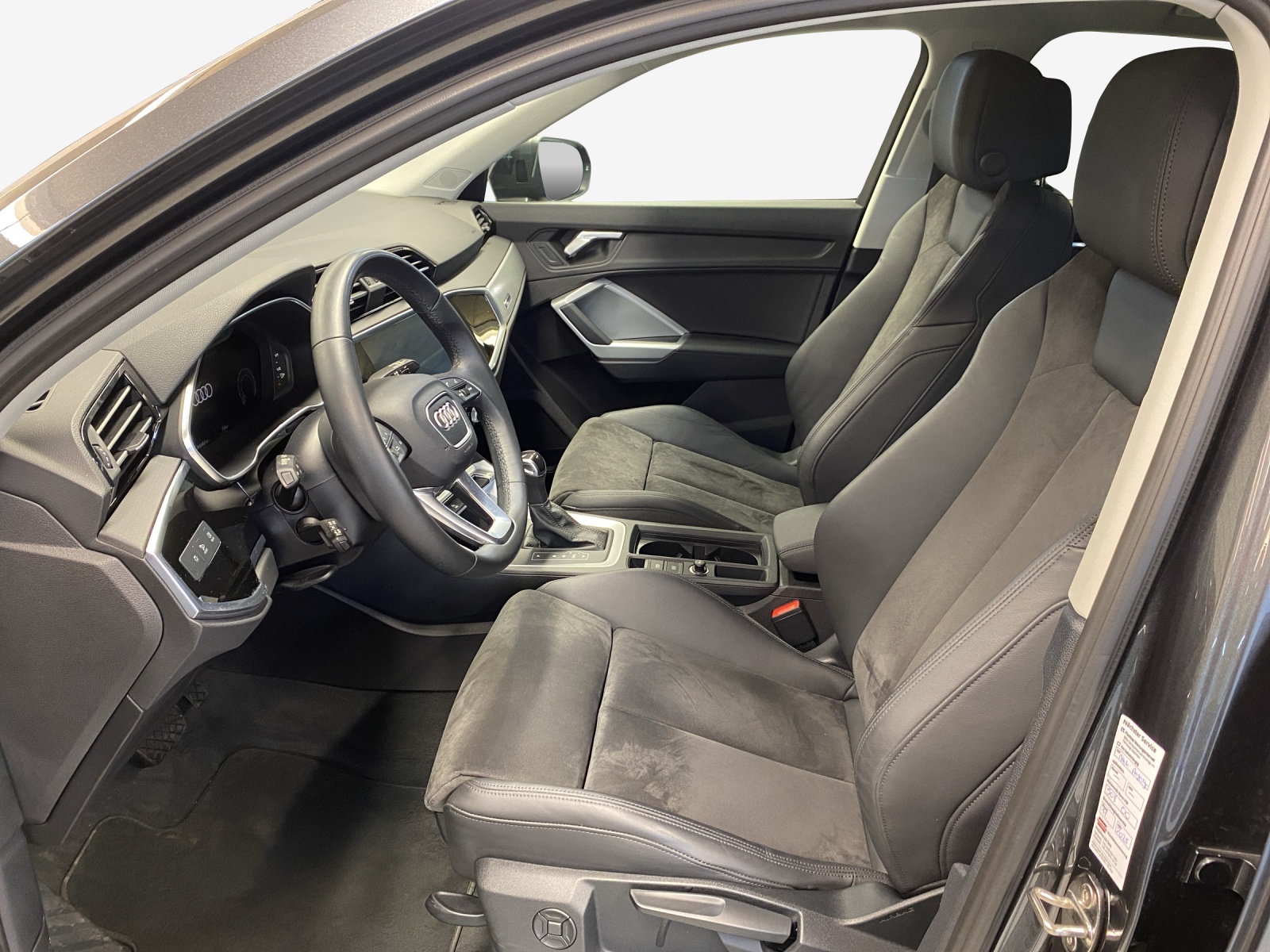 AUDI Q3 35 TFSI S line Attraction S-tronic-image-7