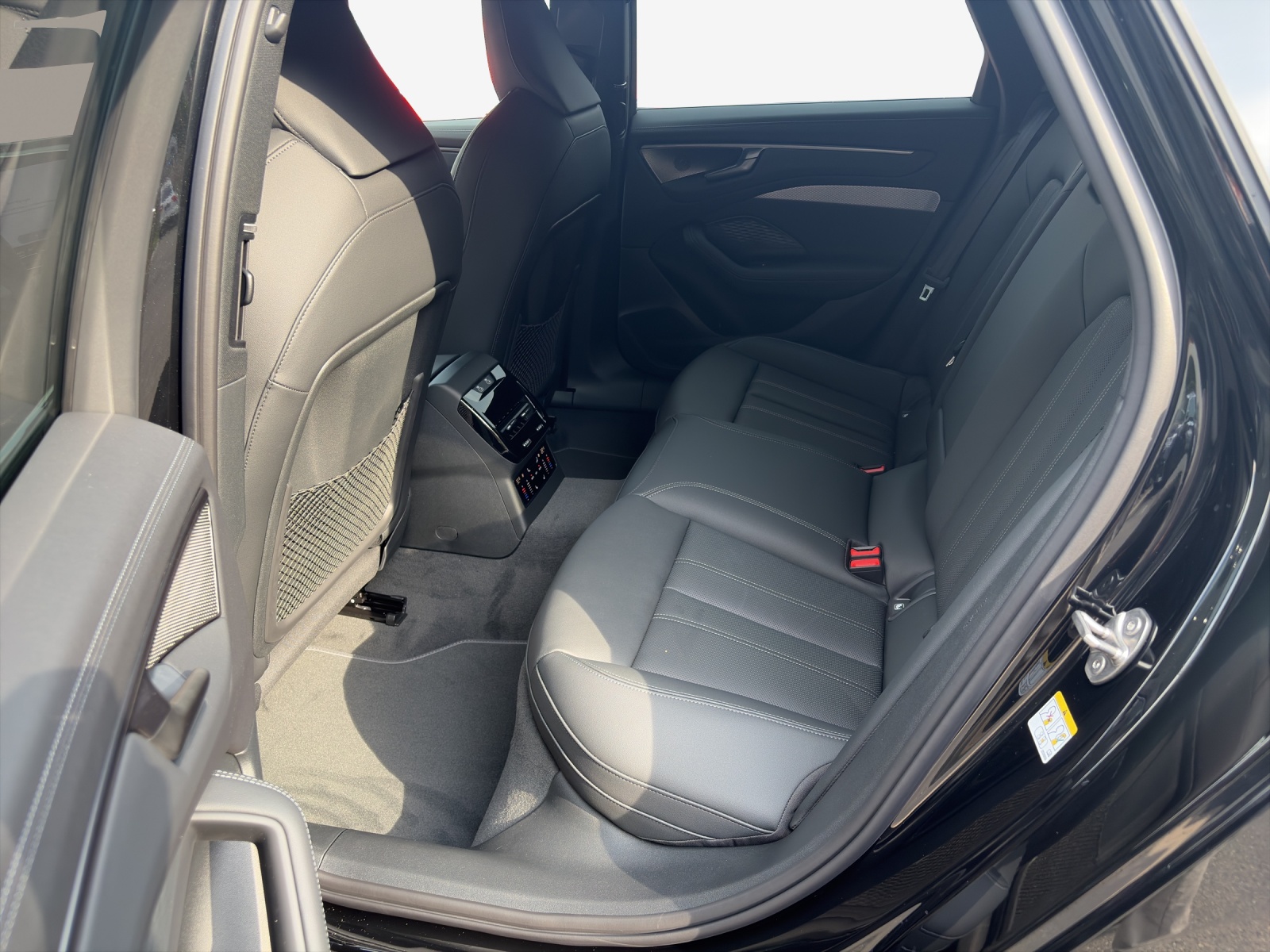 AUDI A6 Avant e-hybrid quattro 270 kW S tronic-image-11