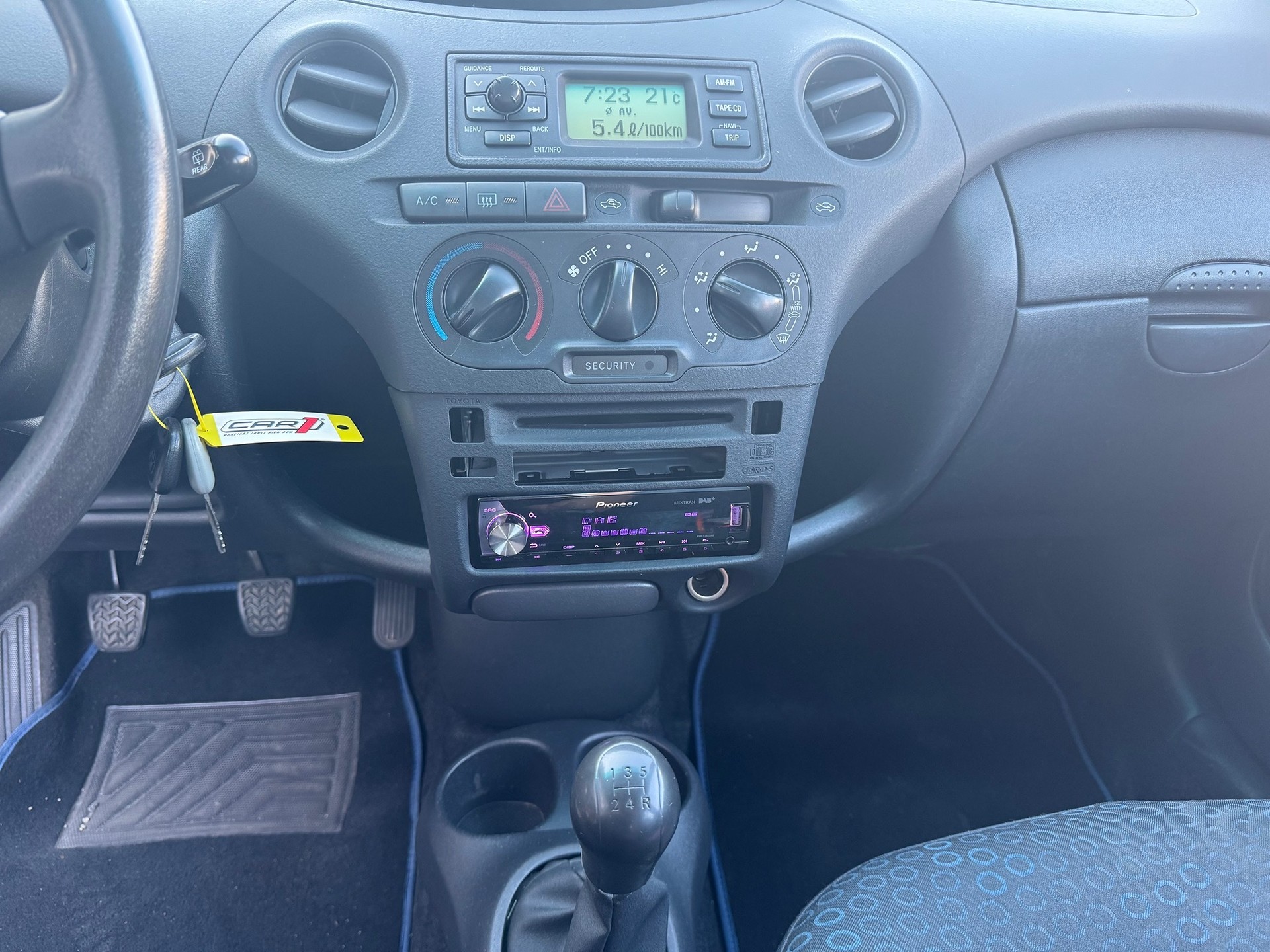TOYOTA Yaris 1.3 Linea Sol-image-11