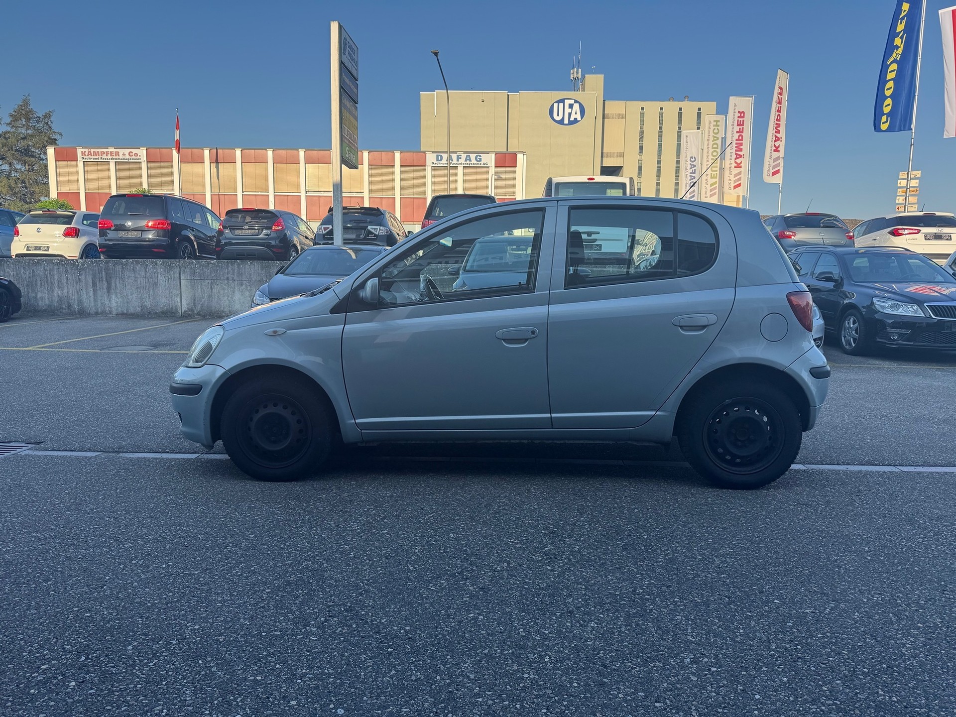 TOYOTA Yaris 1.3 Linea Sol-image-6