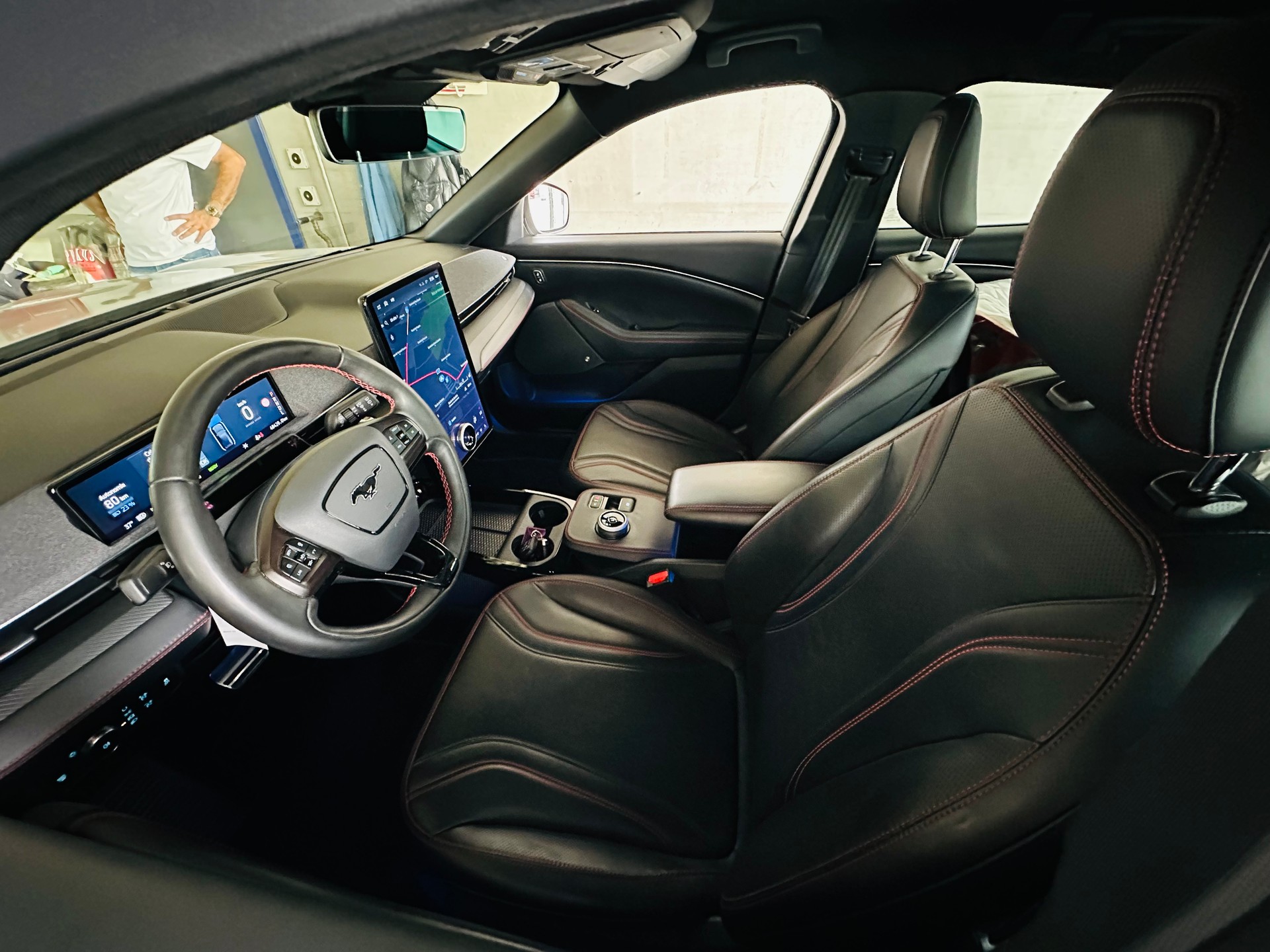 FORD Mustang MACH-E AWD 91 kWh-image-14