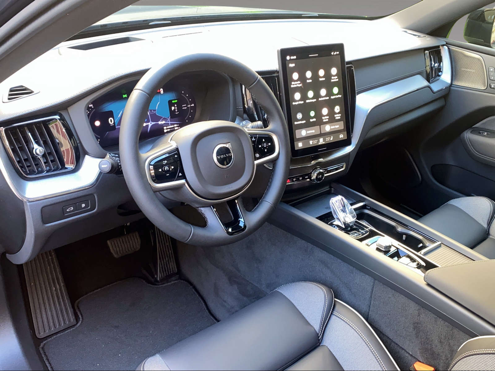VOLVO XC60 2.0 T6 TE Black Edition eAWD-image-9