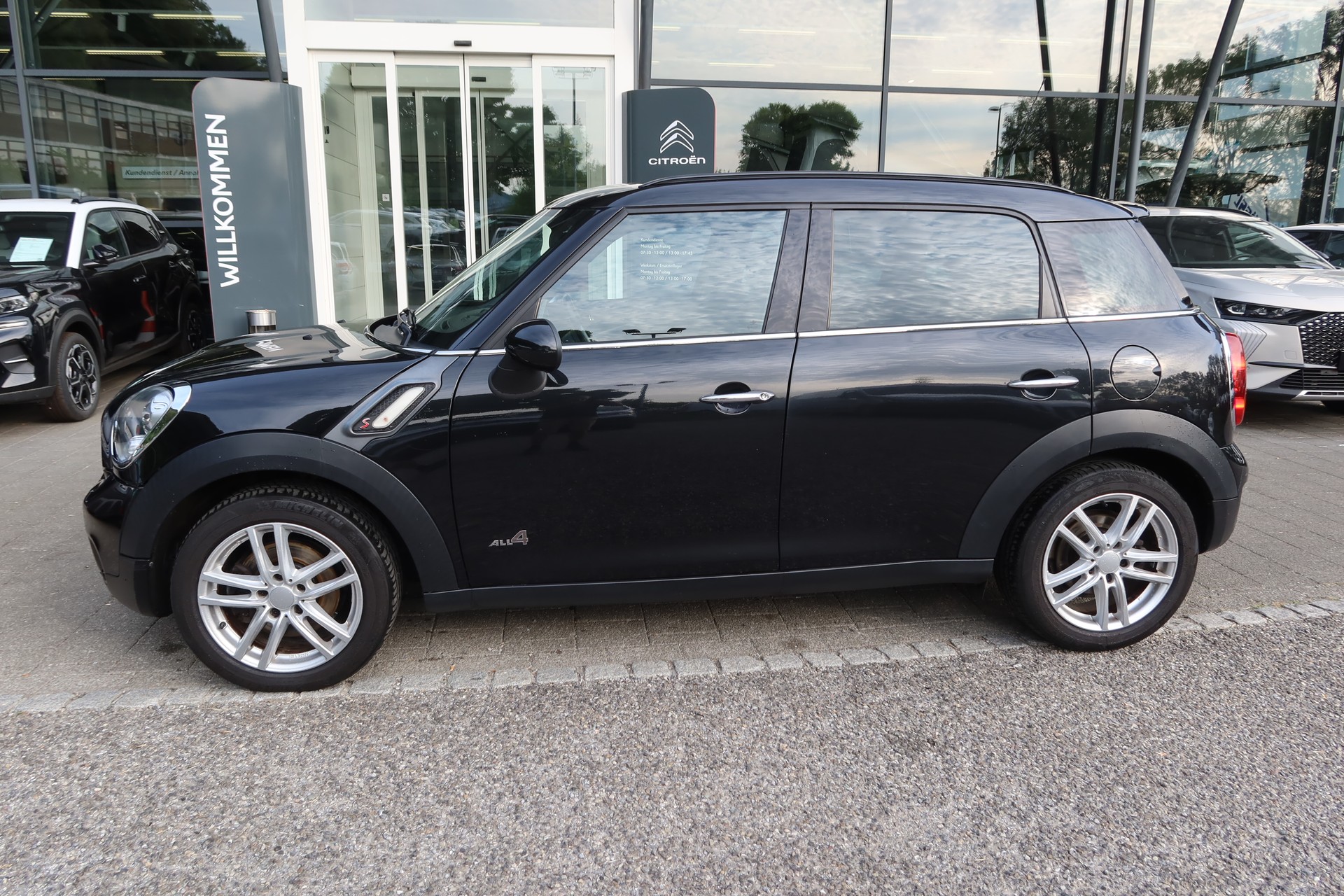MINI Countryman Cooper S ALL4-image-1