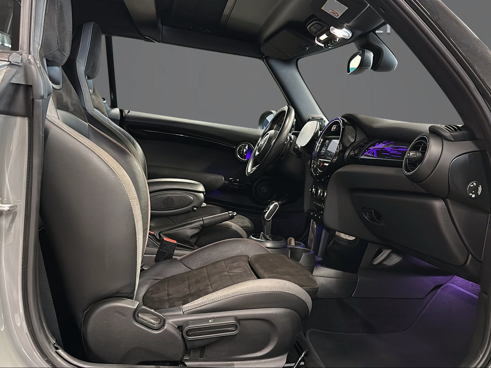 MINI Cooper John Cooper Works Cabriolet Steptronic-image-10