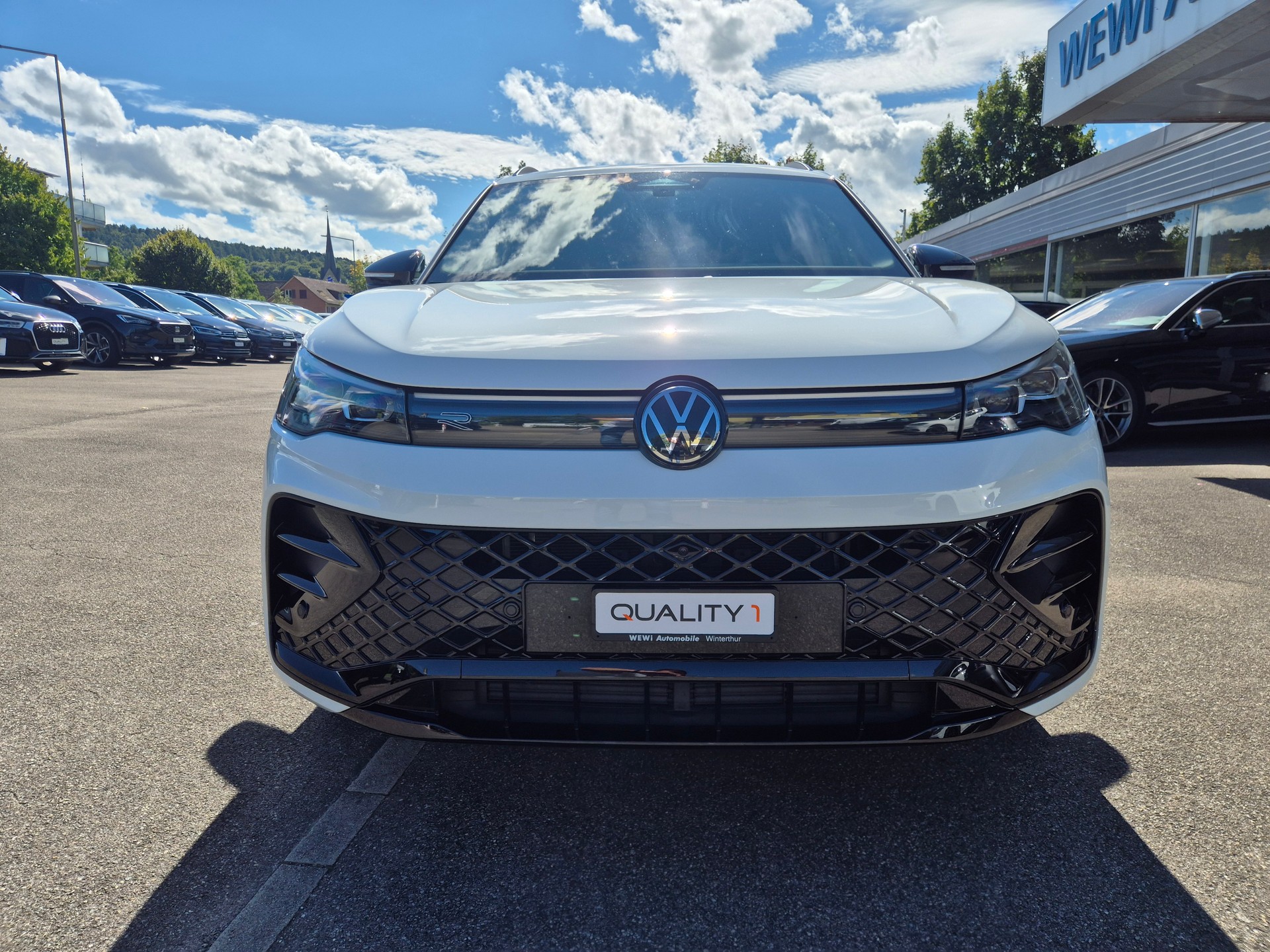 VW Tiguan 2.0 TSI DSG R-Line 4Motion-image-2
