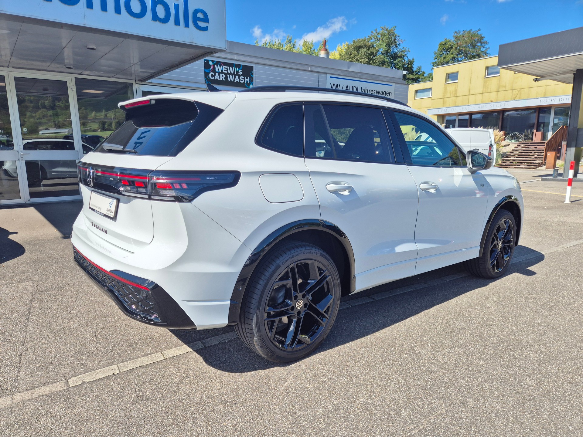 VW Tiguan 2.0 TSI DSG R-Line 4Motion-image-4