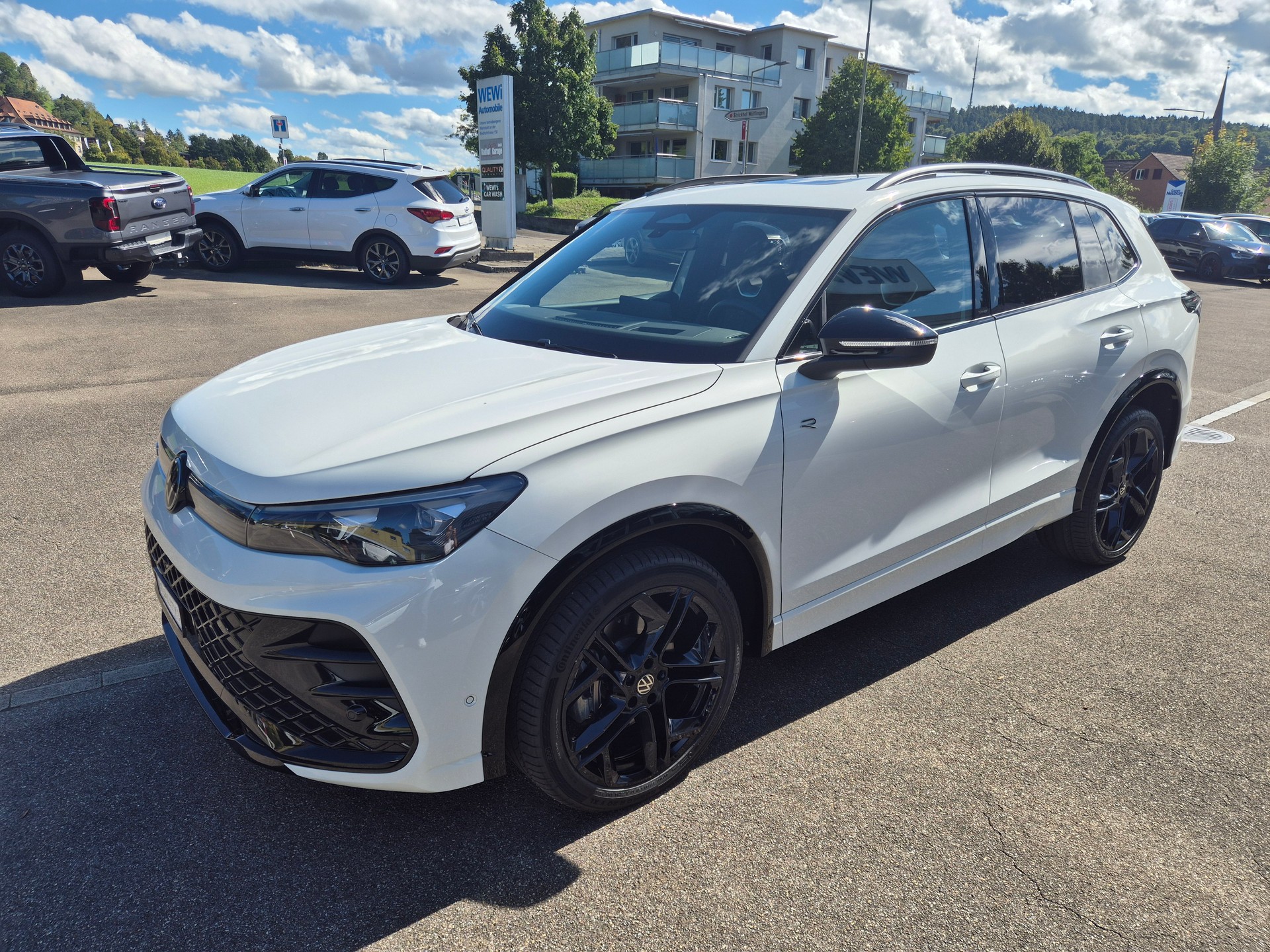 VW Tiguan 2.0 TSI DSG R-Line 4Motion-image-1