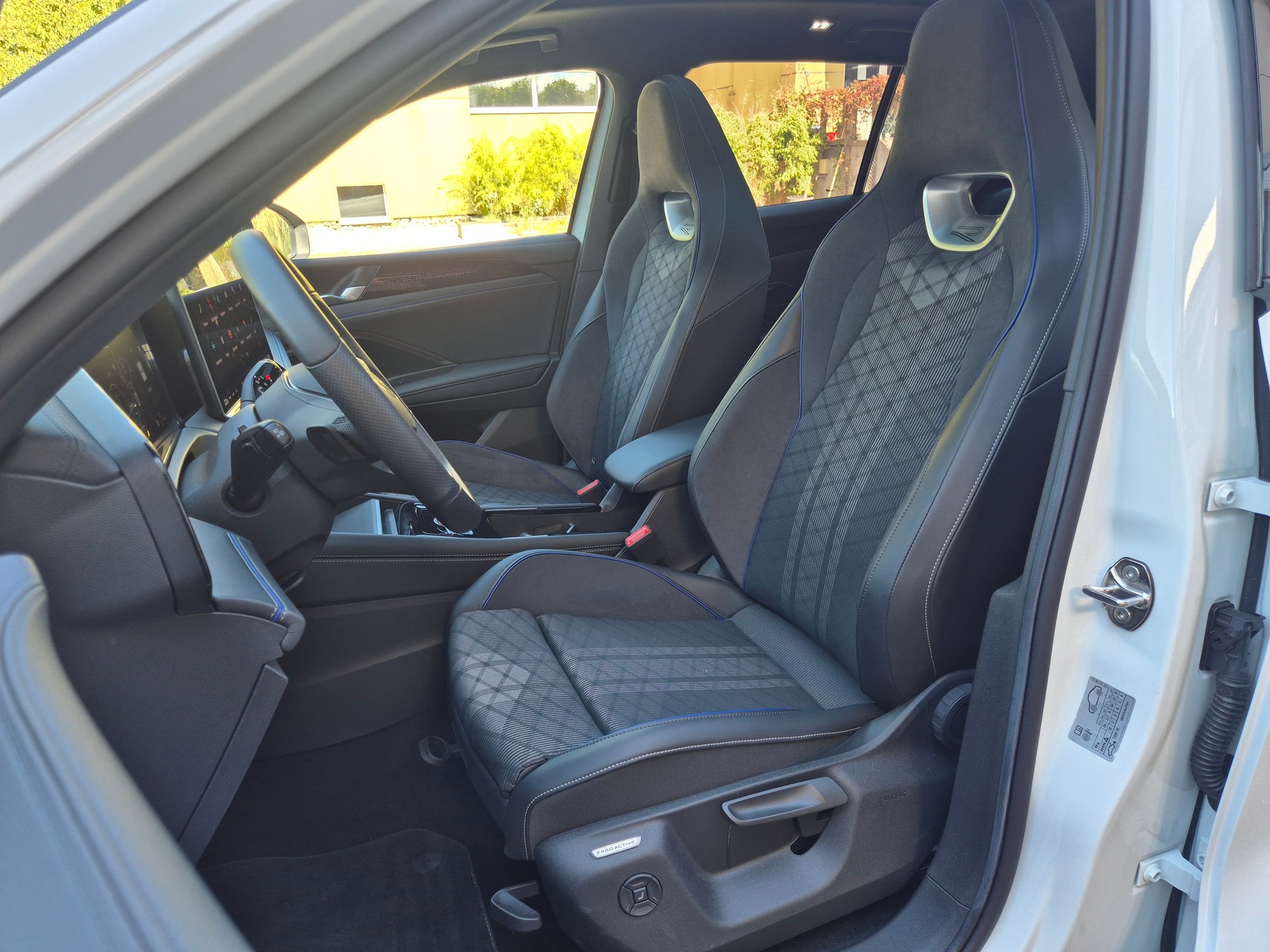 VW Tiguan 2.0 TSI DSG R-Line 4Motion-image-11