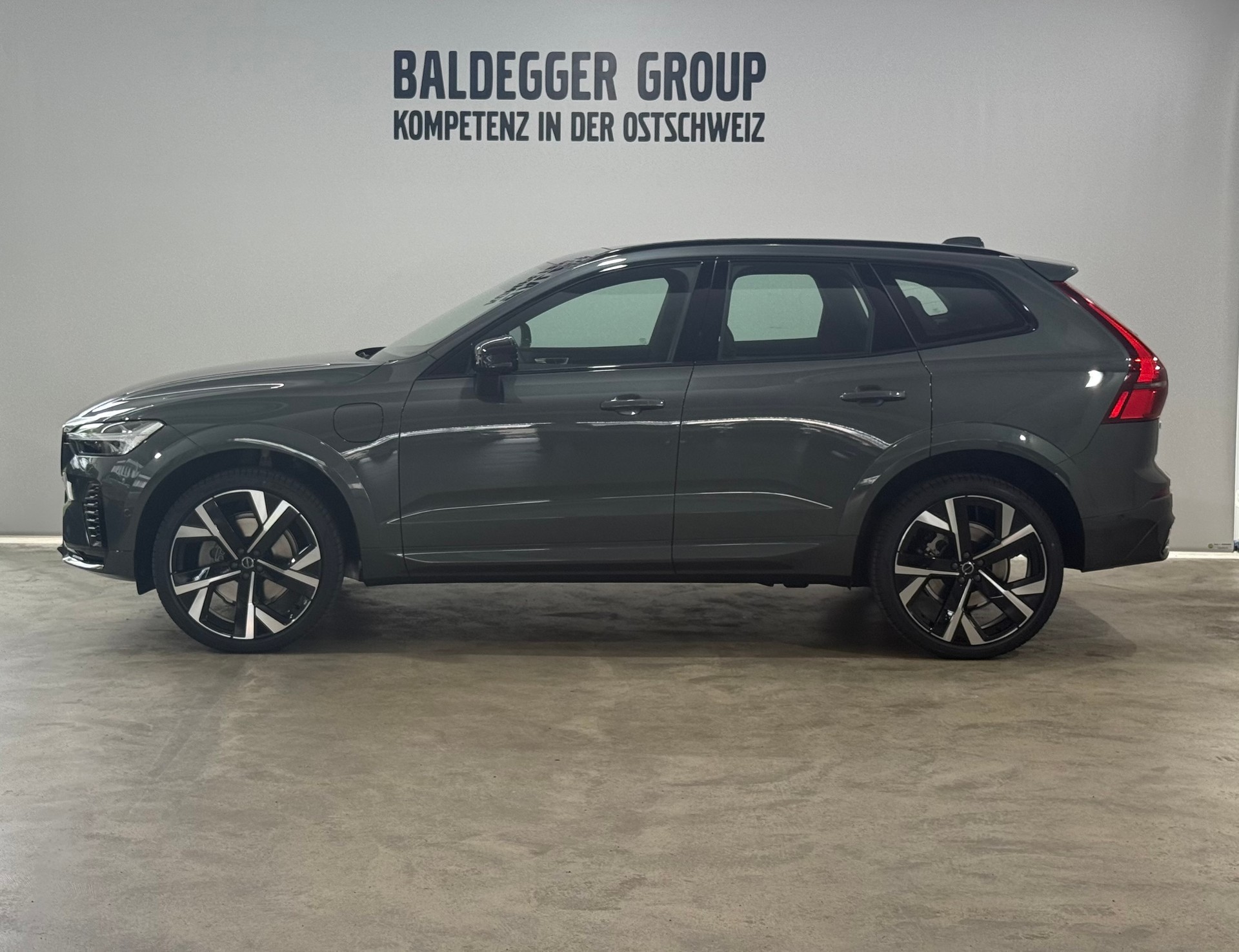 VOLVO XC60 2.0 T6 TE Ultra Dark eAWD-image-1