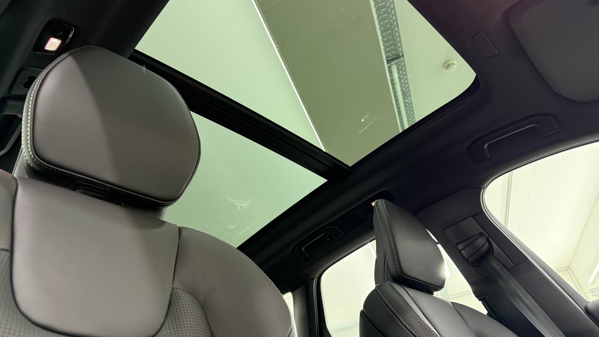 VOLVO XC60 2.0 T6 TE Ultra Dark eAWD-image-8