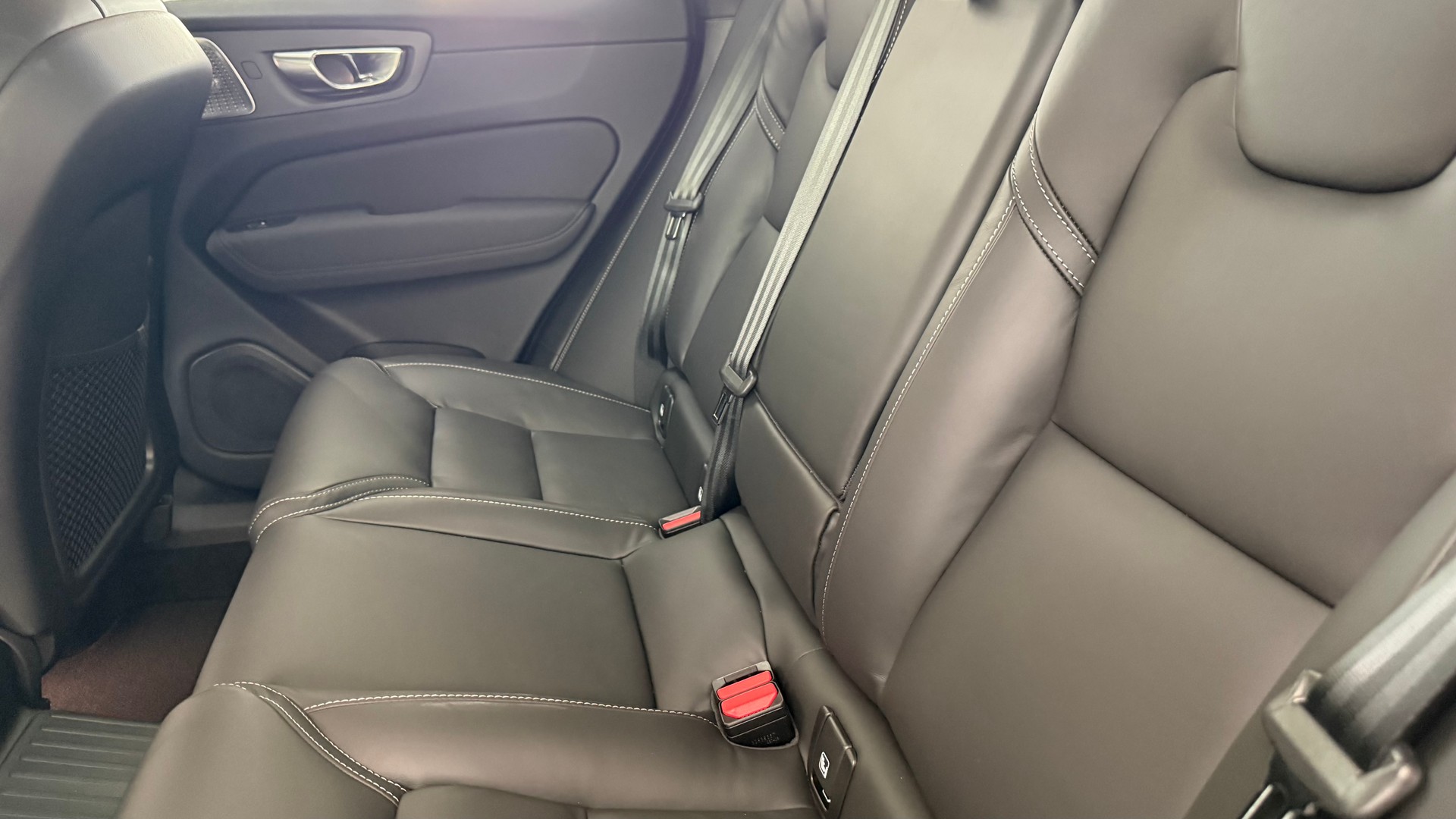 VOLVO XC60 2.0 T6 TE Ultra Dark eAWD-image-6