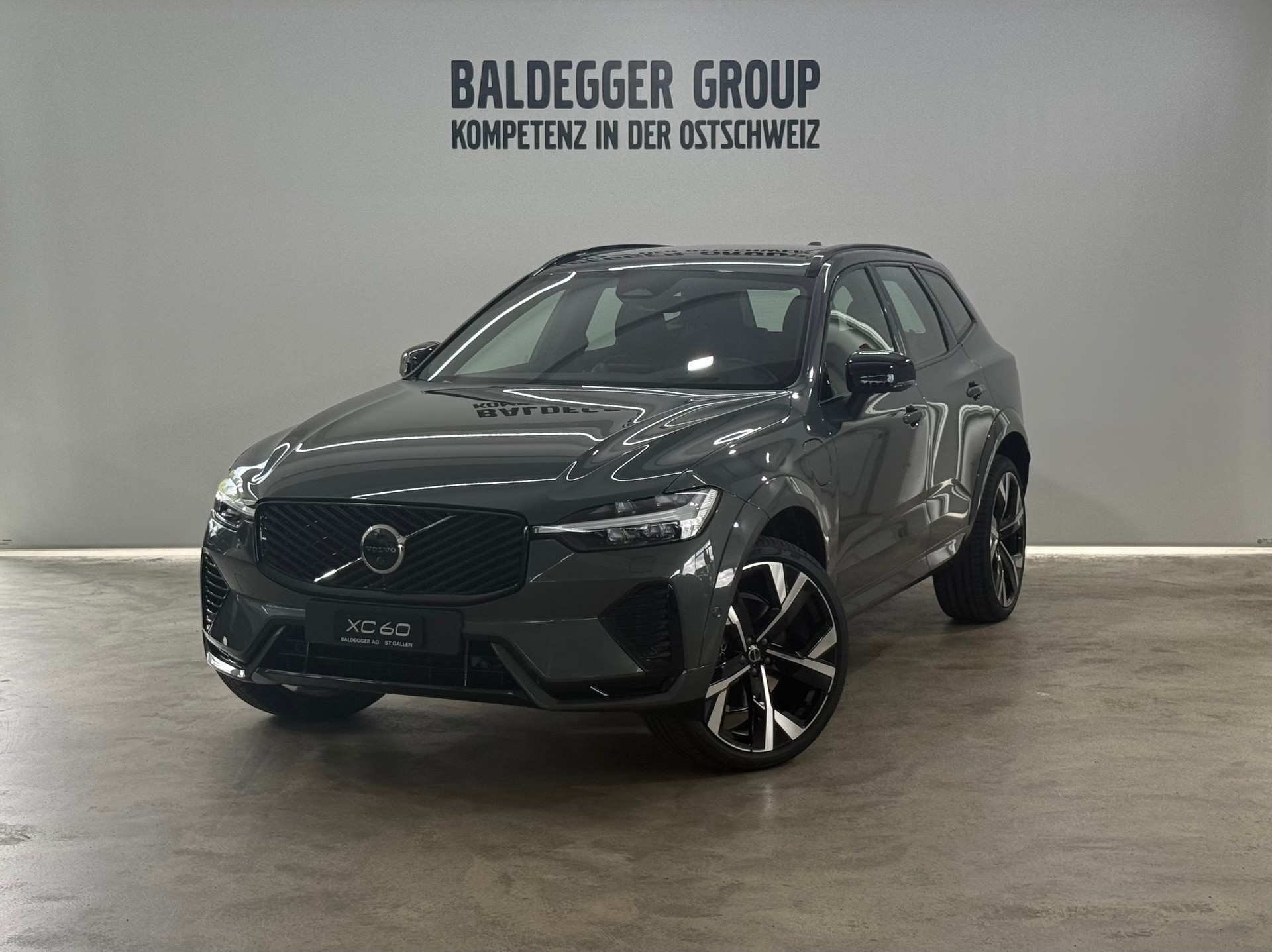 VOLVO XC60 2.0 T6 TE Ultra Dark eAWD-image-0