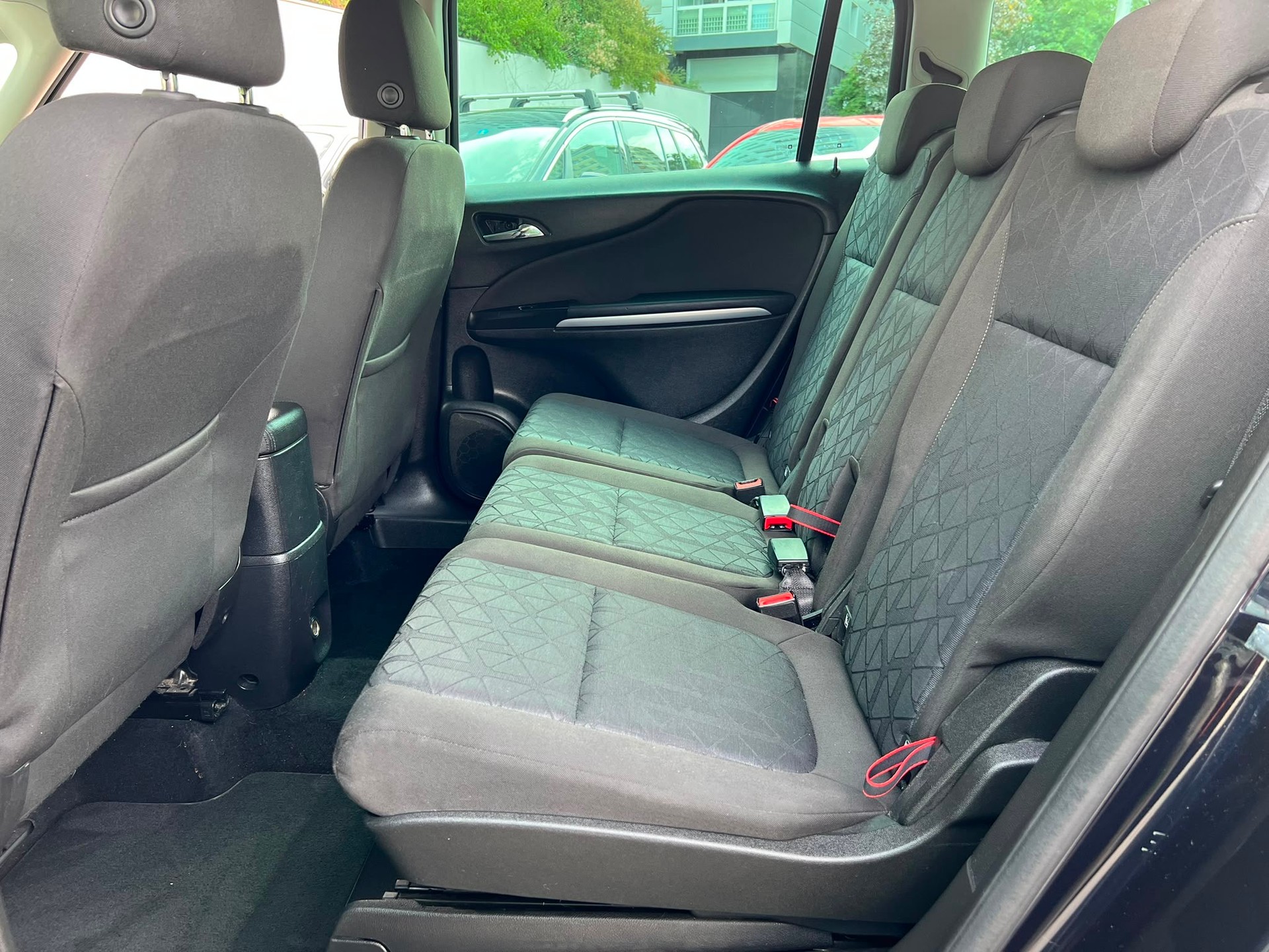 OPEL Zafira 1.6i Turbo 120 Years Automatic-image-9