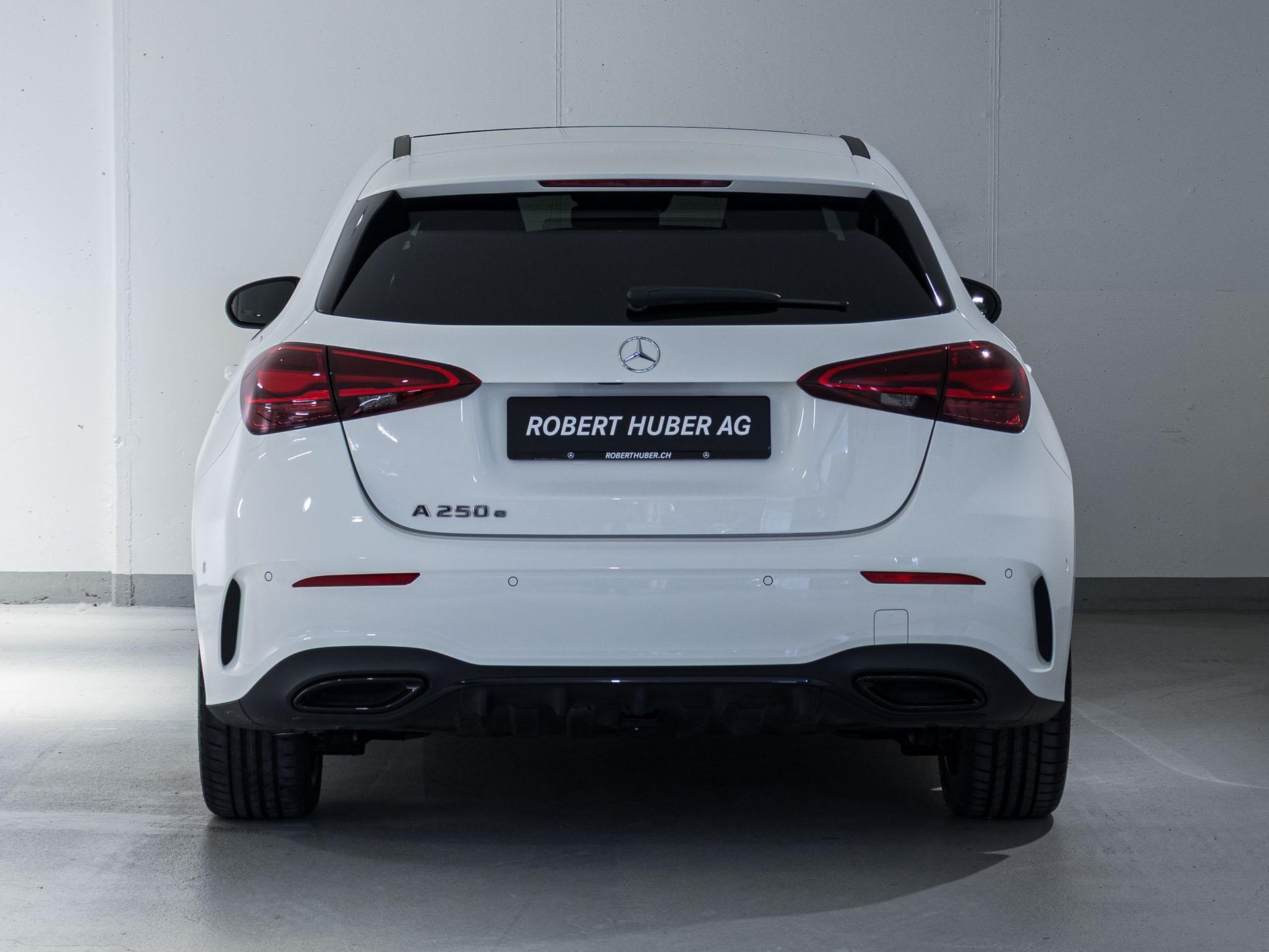 MERCEDES-BENZ A 250 e AMG Line-image-5