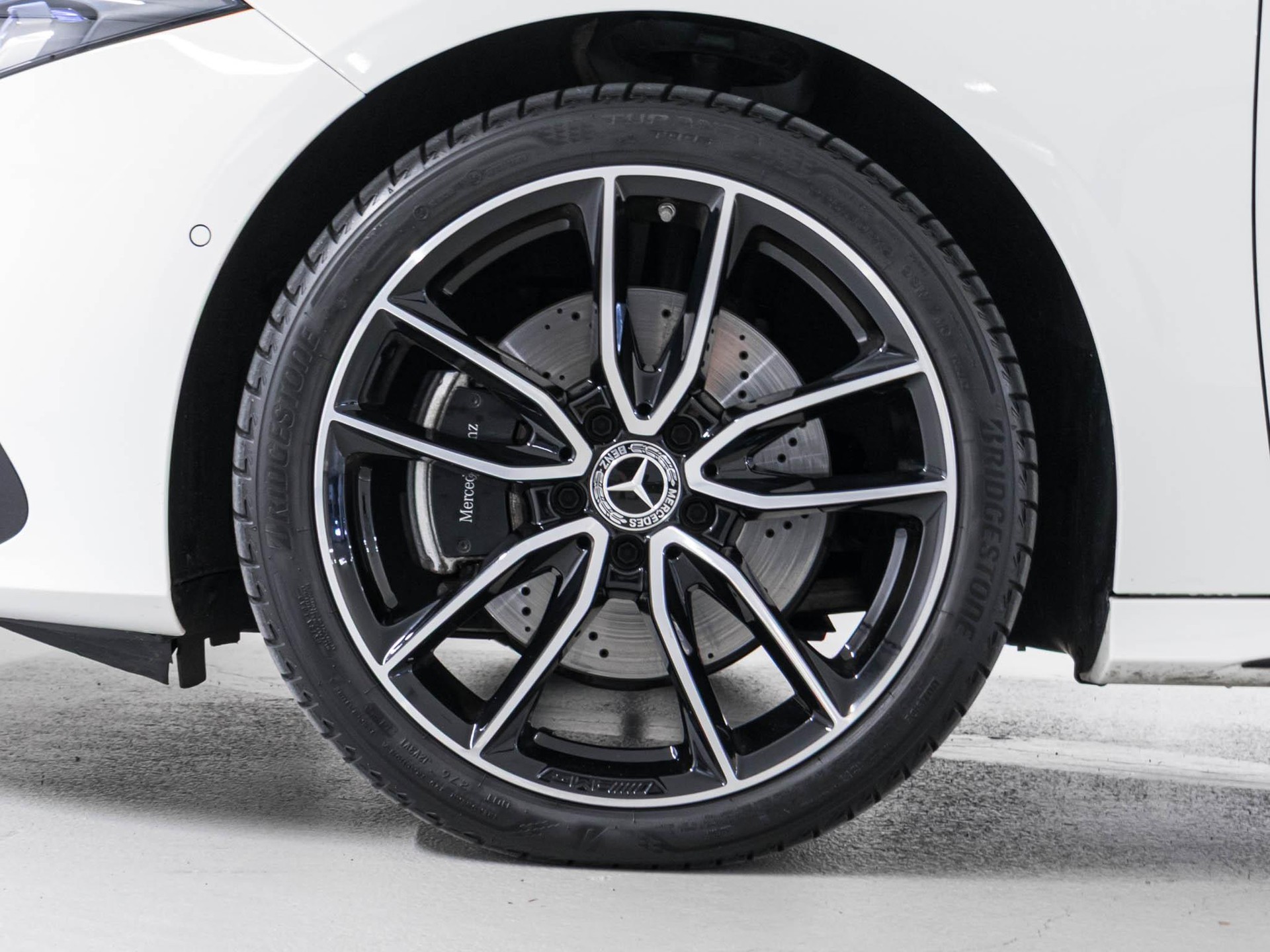 MERCEDES-BENZ A 250 e AMG Line-image-14