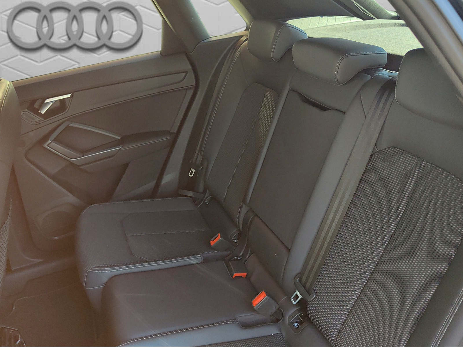 AUDI Q3 40 TDI S line quattro S-tronic-image-15