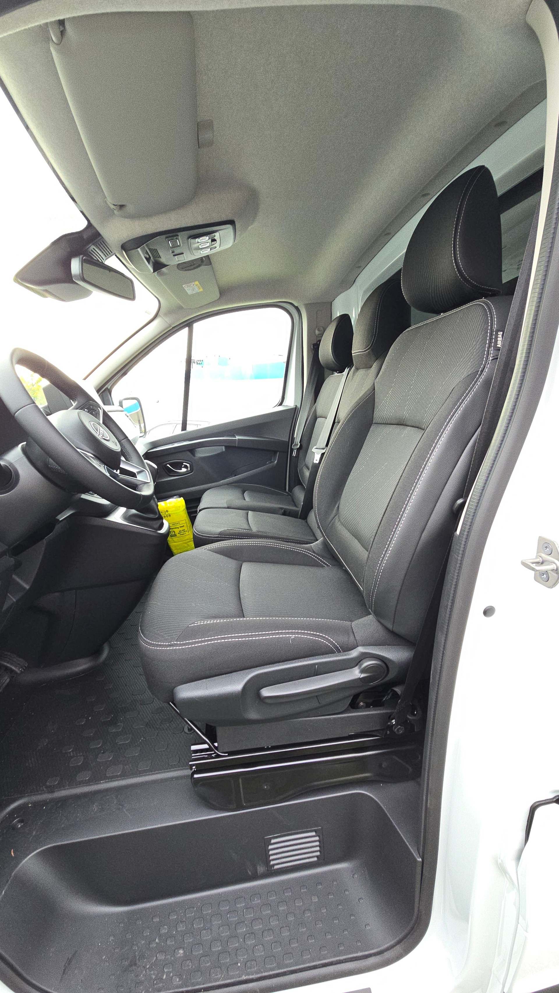 NISSAN Primastar dCi 150 3.0 L1H1 N-Connecta DCT-image-6